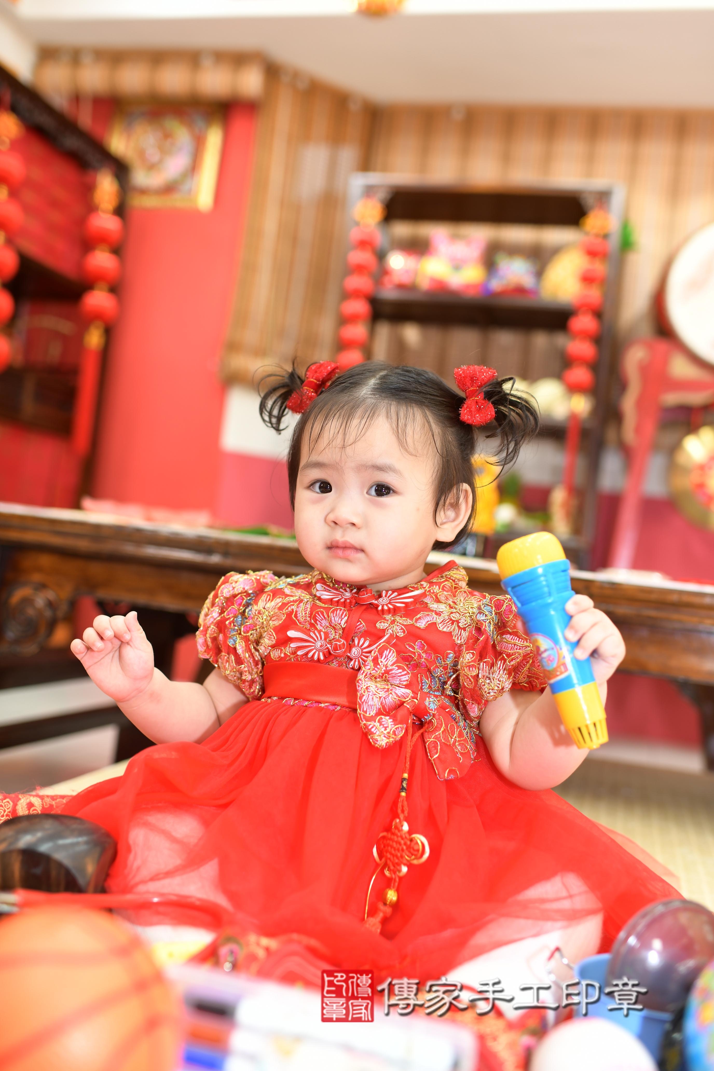 傳家手工印章高雄店、抓周、度脺、中國風會場、傳家嬰兒古禮、吉祥話、抓周道具物品24種、拍照。抓周證書。寶寶抓周、滿周歲、生日快樂、祝福
