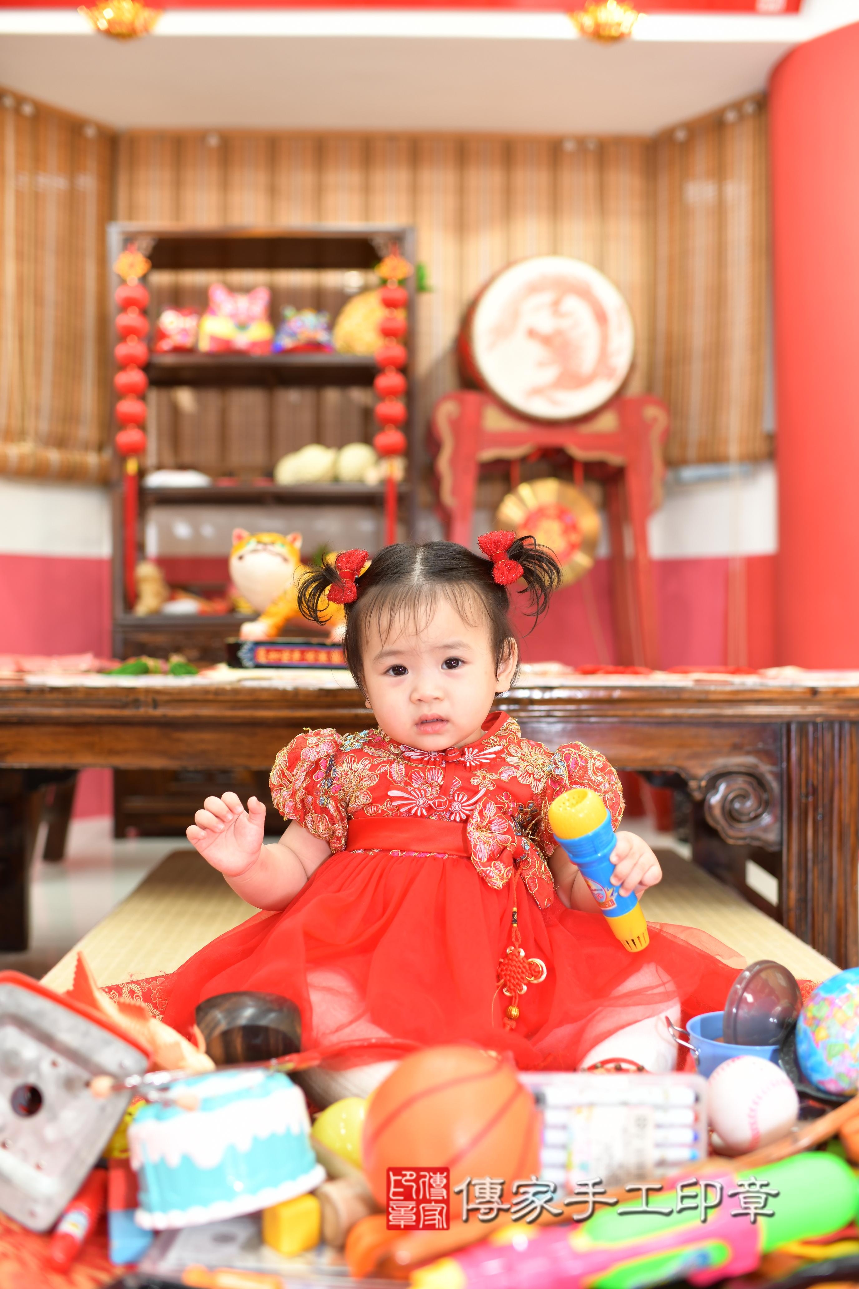 傳家手工印章高雄店、抓周、度脺、中國風會場、傳家嬰兒古禮、吉祥話、抓周道具物品24種、拍照。抓周證書。寶寶抓周、滿周歲、生日快樂、祝福