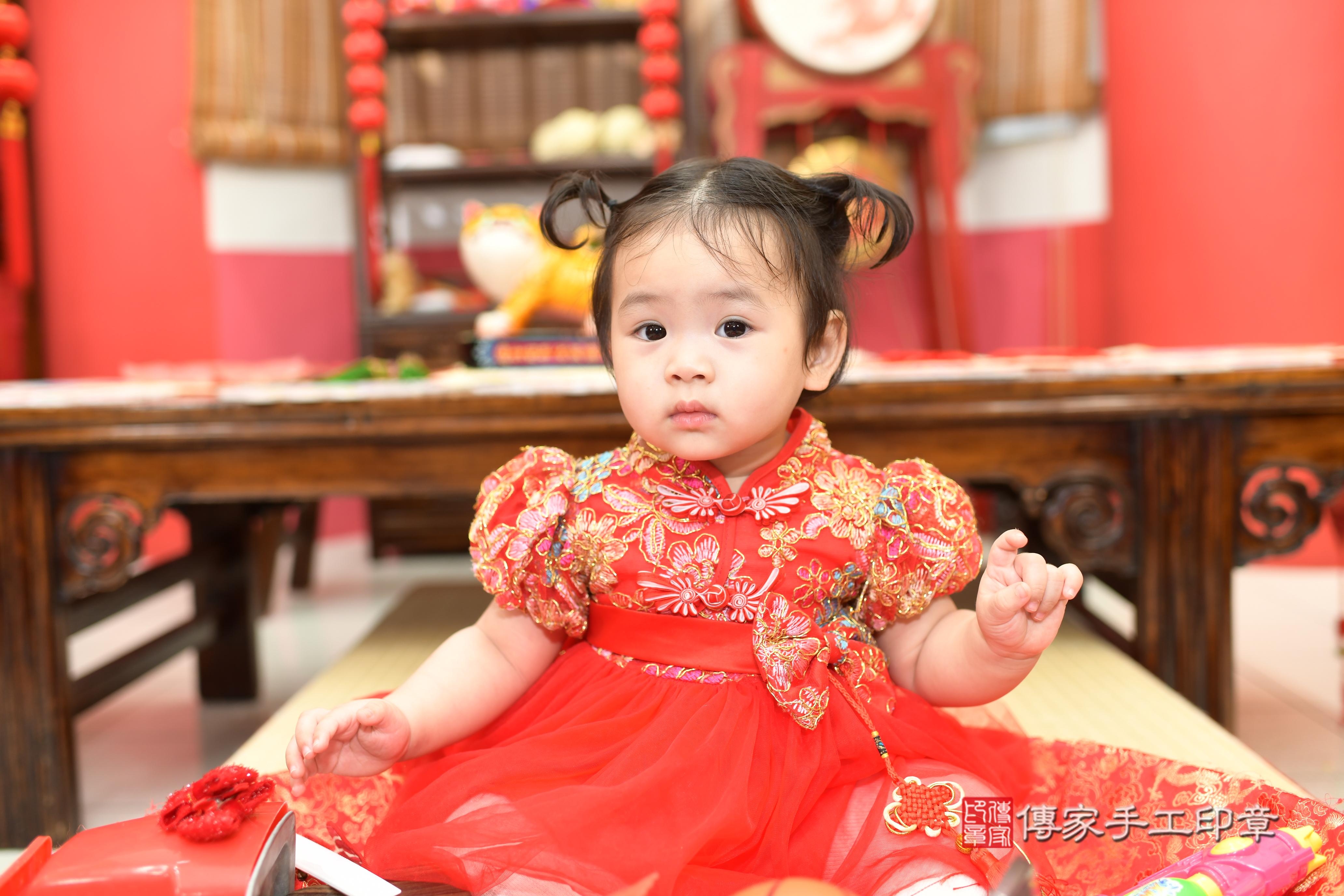 傳家手工印章高雄店、抓周、度脺、中國風會場、傳家嬰兒古禮、吉祥話、抓周道具物品24種、拍照。抓周證書。寶寶抓周、滿周歲、生日快樂、祝福