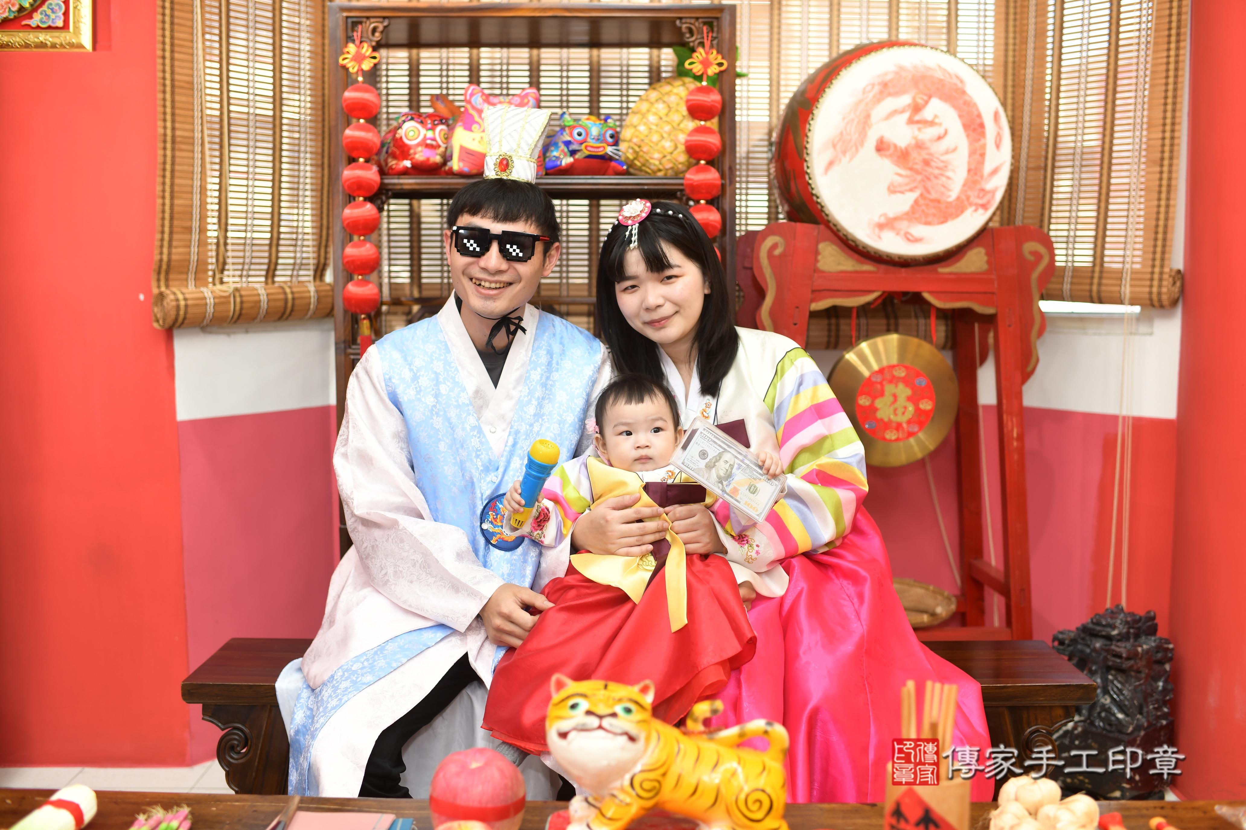 傳家手工印章高雄店、抓周、度脺、中國風會場、傳家嬰兒古禮、吉祥話、抓周道具物品24種、拍照。抓周證書。寶寶抓周、滿周歲、生日快樂、祝福