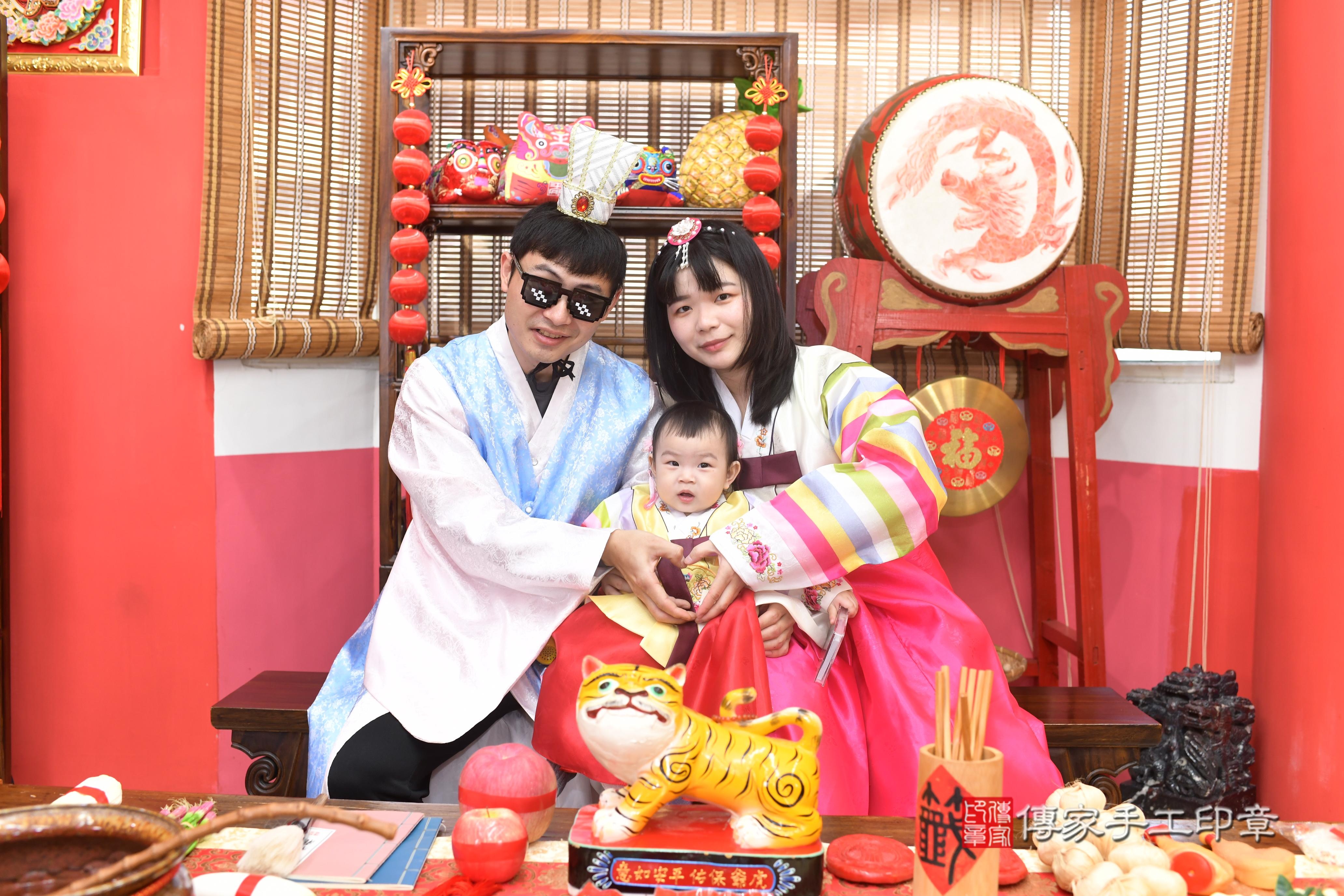 傳家手工印章高雄店、抓周、度脺、中國風會場、傳家嬰兒古禮、吉祥話、抓周道具物品24種、拍照。抓周證書。寶寶抓周、滿周歲、生日快樂、祝福
