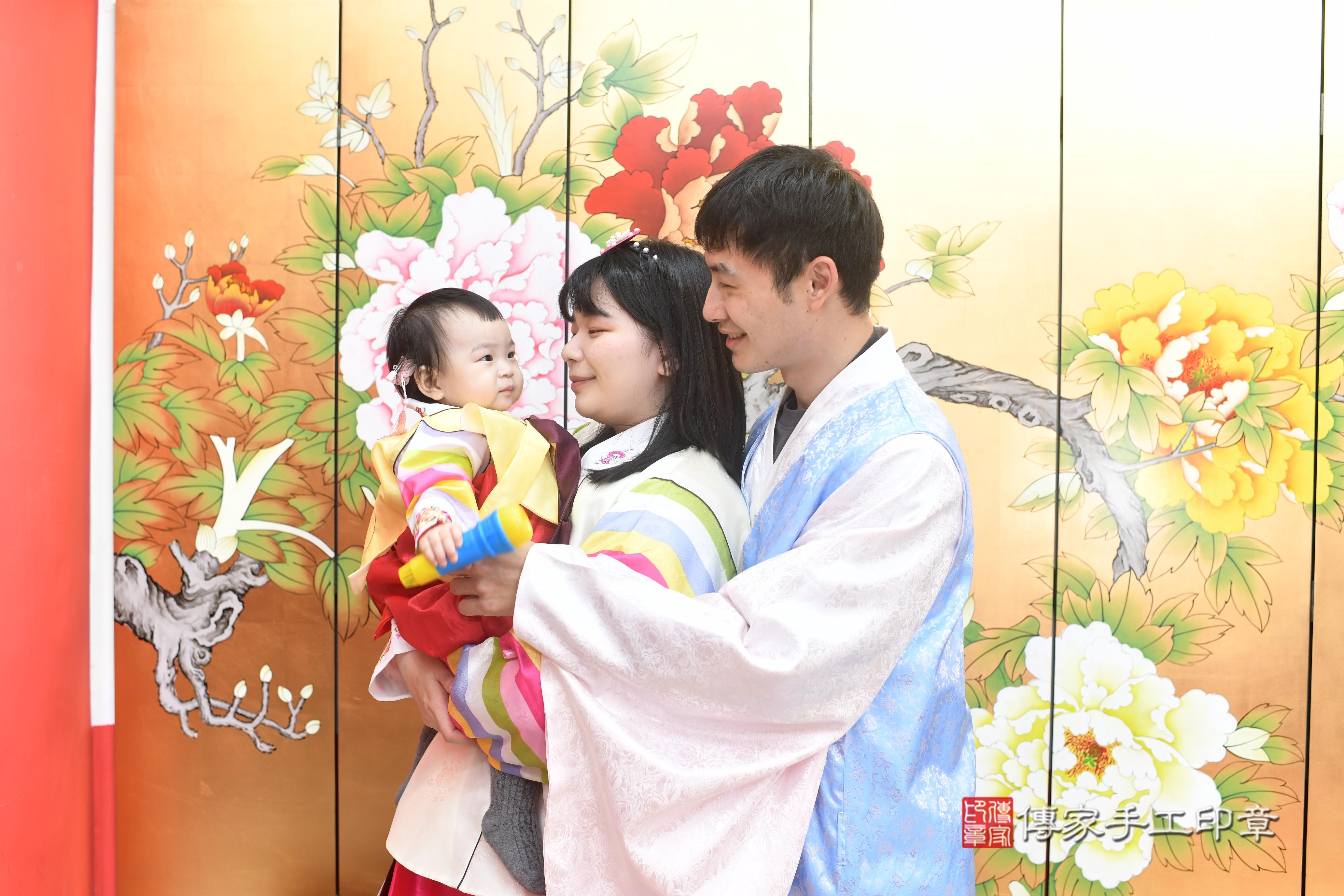 傳家手工印章高雄店、抓周、度脺、中國風會場、傳家嬰兒古禮、吉祥話、抓周道具物品24種、拍照。抓周證書。寶寶抓周、滿周歲、生日快樂、祝福