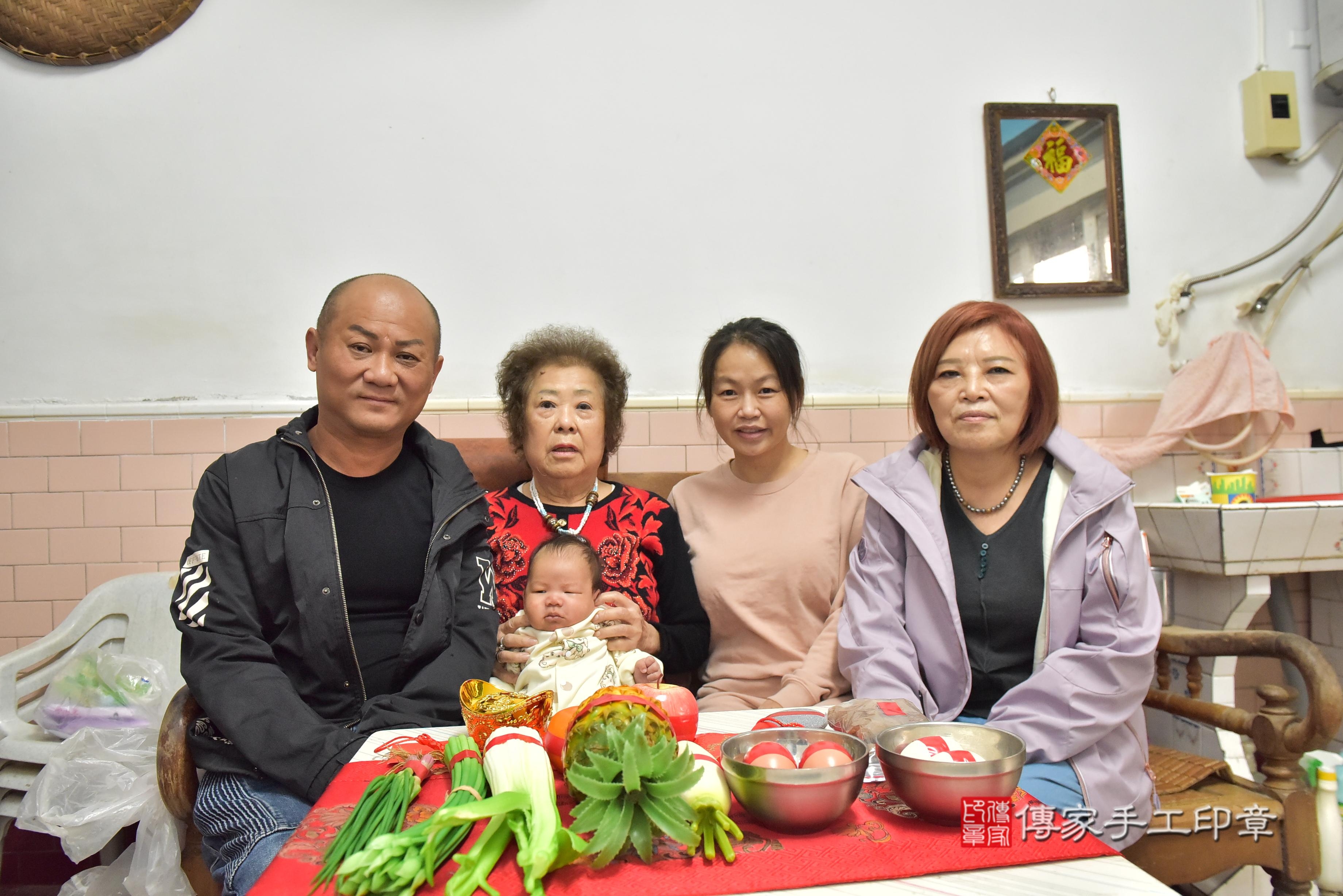 傳家手工印章高雄店、抓周、度脺、中國風會場、傳家嬰兒古禮、吉祥話、抓周道具物品24種、拍照。抓周證書。寶寶抓周、滿周歲、生日快樂、祝福