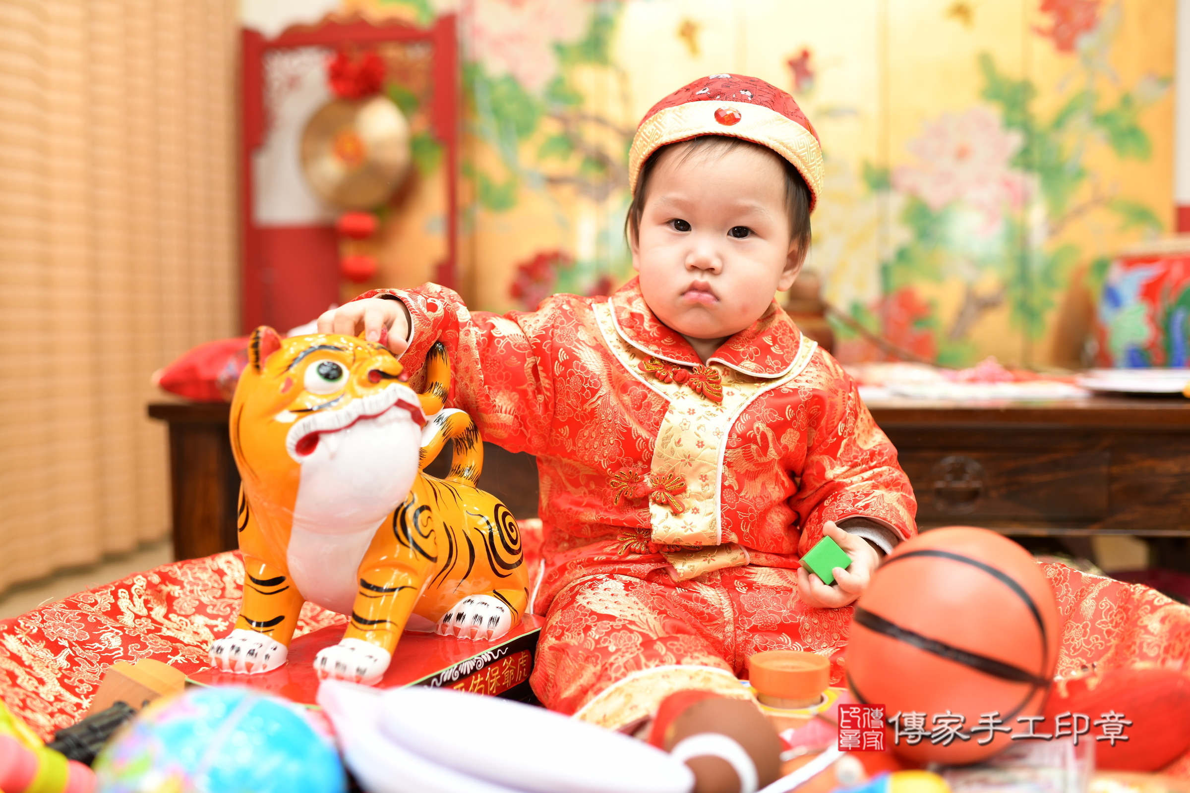 台北市大同區小祈寶寶抓周推薦：傳家台北店抓周度脺中國風會場，嬰兒古禮抓周流程儀式吉祥話、抓周道具物品24種、拍照。抓周證書。2025.2.9，照片10