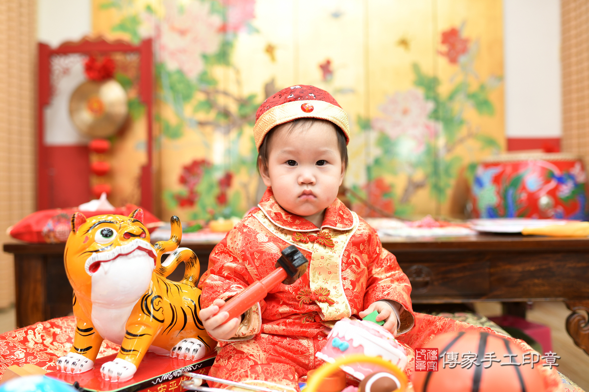 台北市大同區小祈寶寶抓周推薦：傳家台北店抓周度脺中國風會場，嬰兒古禮抓周流程儀式吉祥話、抓周道具物品24種、拍照。抓周證書。2025.2.9，照片9