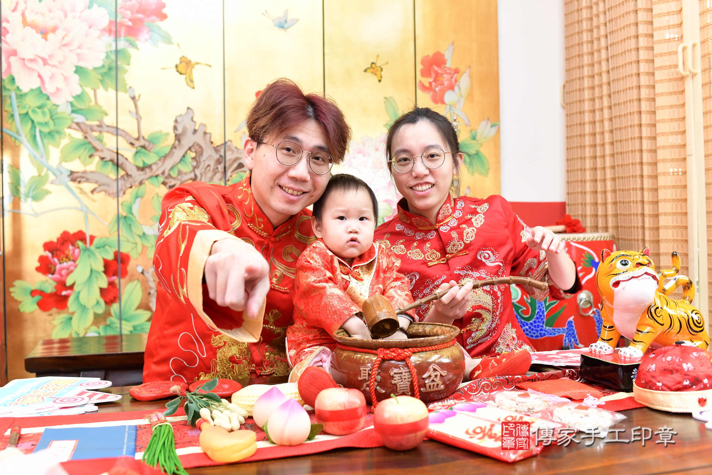 台北市大同區小祈寶寶抓周推薦：傳家台北店抓周度脺中國風會場，嬰兒古禮抓周流程儀式吉祥話、抓周道具物品24種、拍照。抓周證書。2025.2.9，照片16