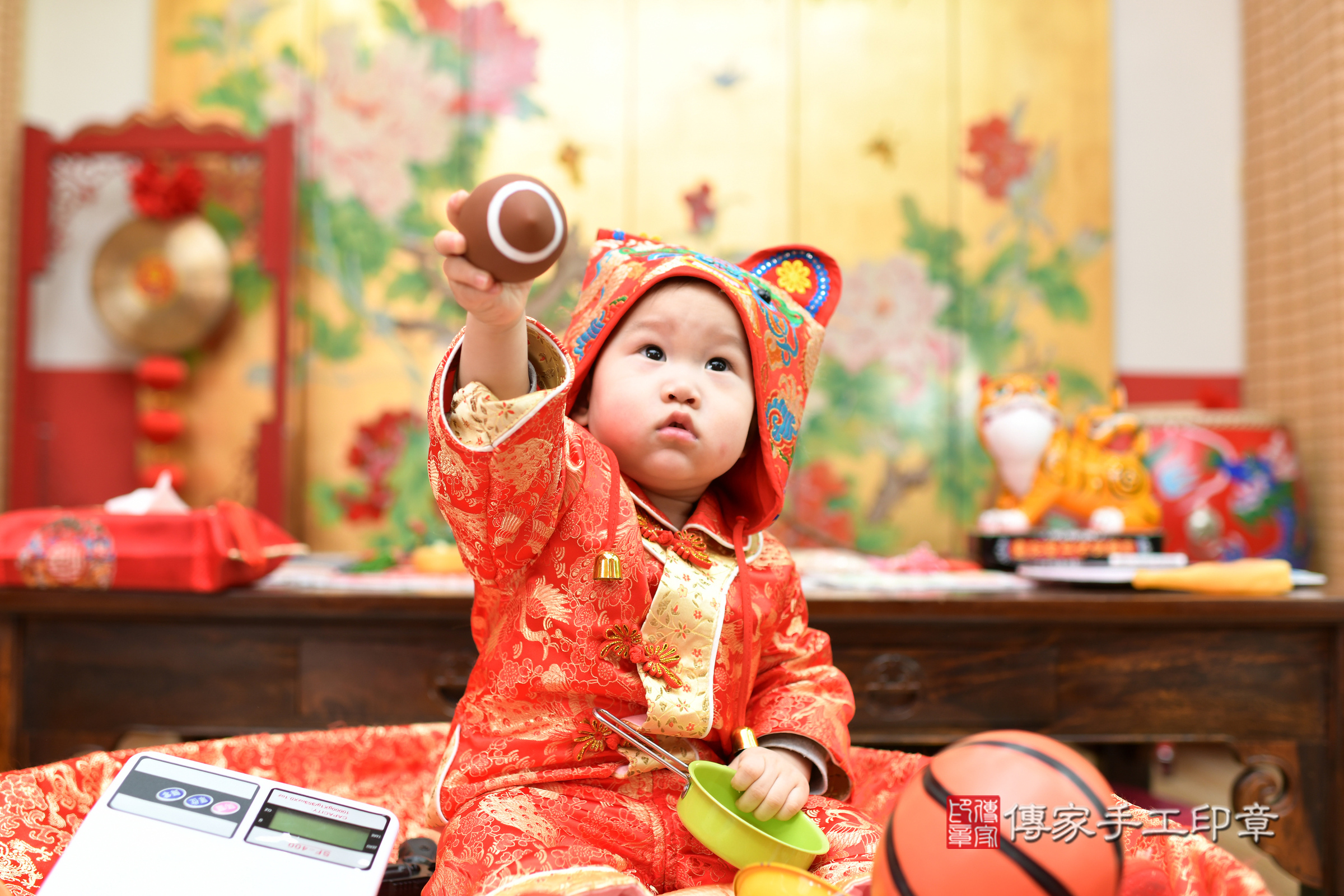 台北市大同區小祈寶寶抓周推薦：傳家台北店抓周度脺中國風會場，嬰兒古禮抓周流程儀式吉祥話、抓周道具物品24種、拍照。抓周證書。2025.2.9，照片14