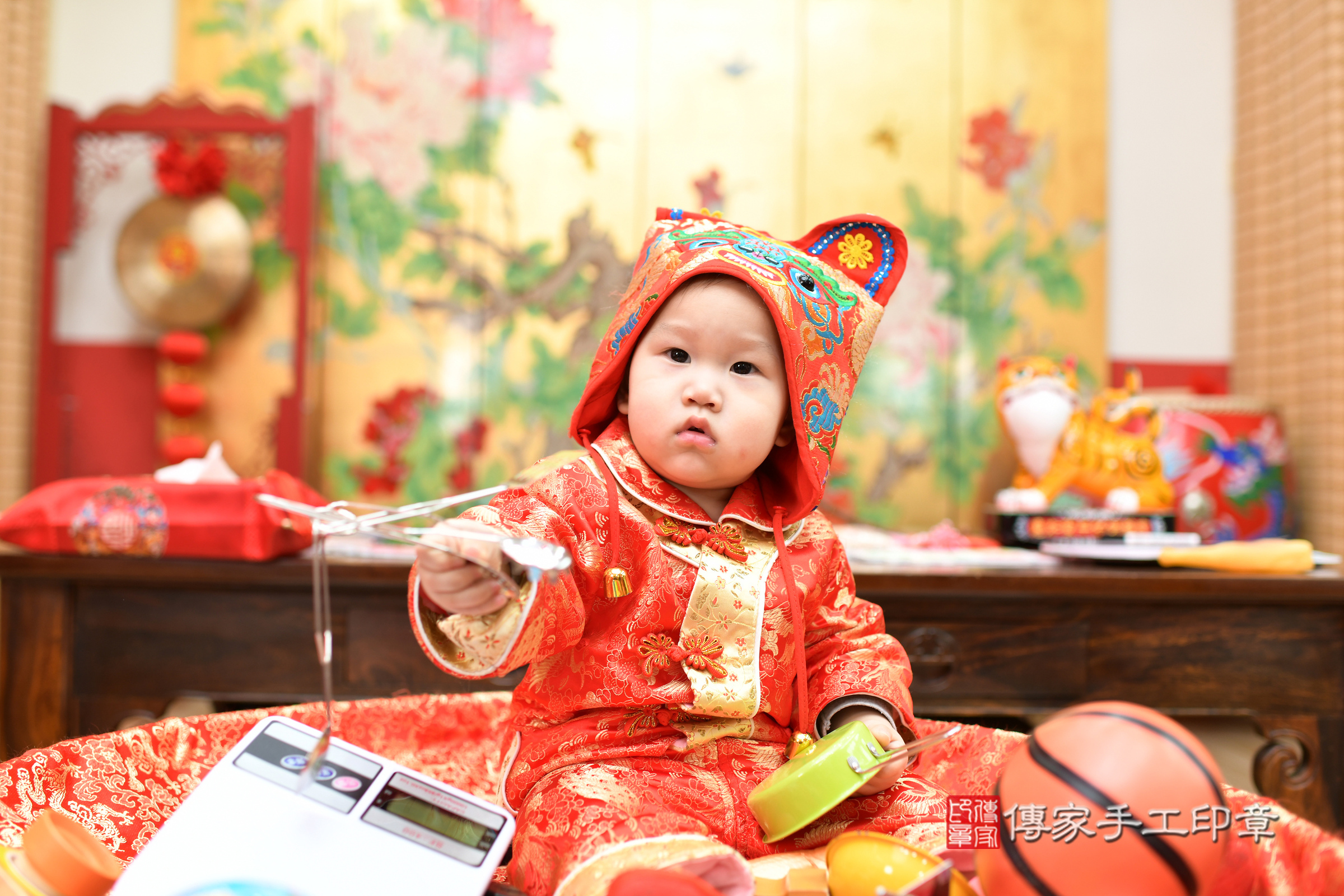 台北市大同區小祈寶寶抓周推薦：傳家台北店抓周度脺中國風會場，嬰兒古禮抓周流程儀式吉祥話、抓周道具物品24種、拍照。抓周證書。2025.2.9，照片13