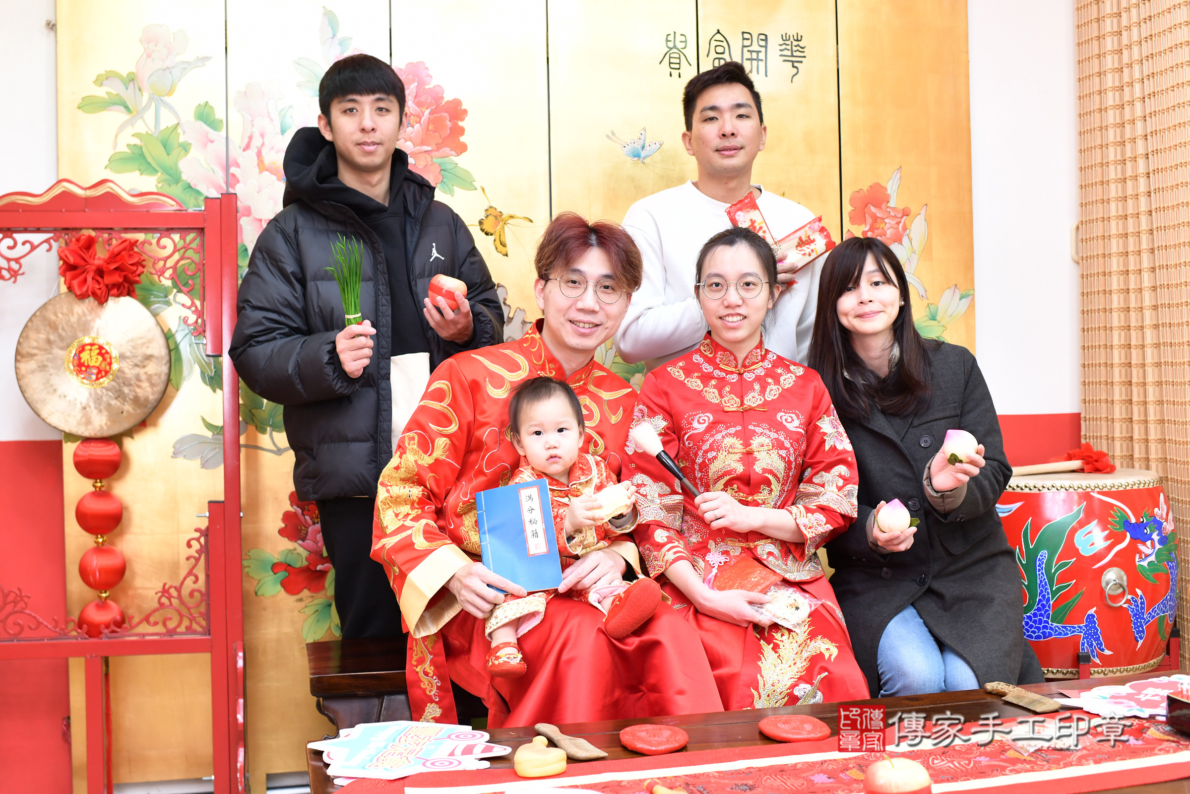 台北市大同區小祈寶寶抓周推薦：傳家台北店抓周度脺中國風會場，嬰兒古禮抓周流程儀式吉祥話、抓周道具物品24種、拍照。抓周證書。2025.2.9，照片22