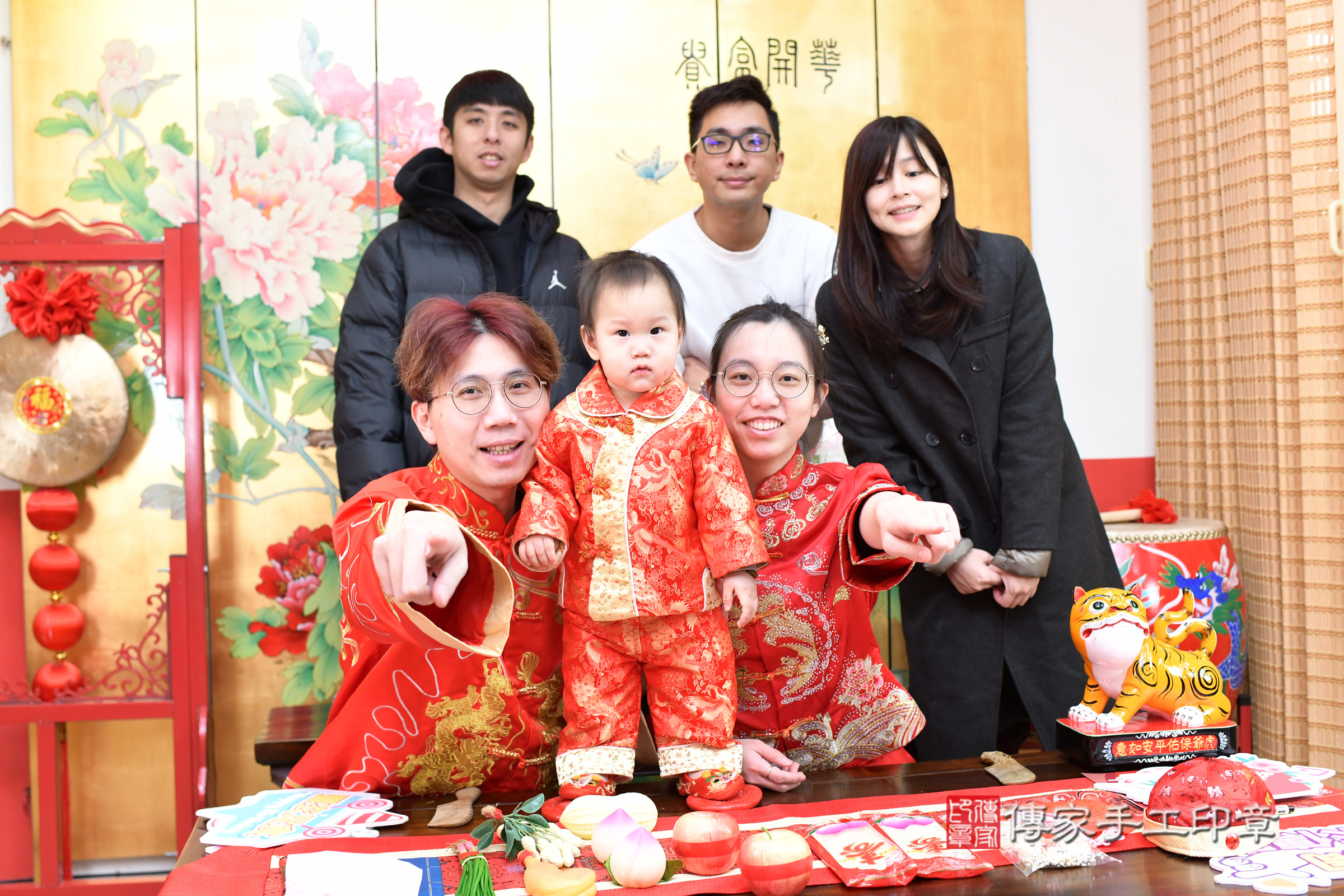 台北市大同區小祈寶寶抓周推薦：傳家台北店抓周度脺中國風會場，嬰兒古禮抓周流程儀式吉祥話、抓周道具物品24種、拍照。抓周證書。2025.2.9，照片21