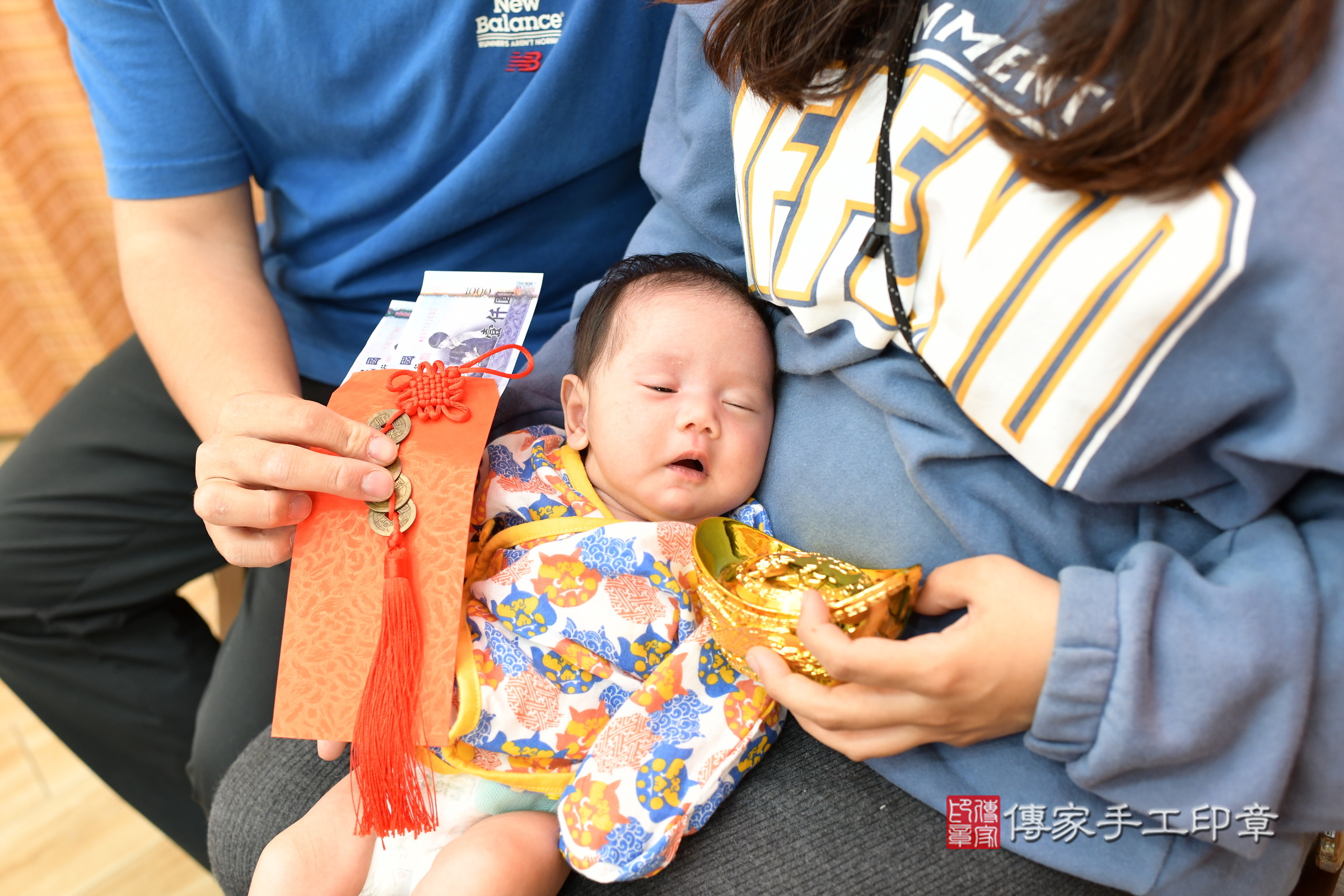 小涵寶寶(台北市大同區嬰兒寶寶滿月剃頭理髮、嬰兒剃胎毛儀式吉祥話)。中國風會場，爸媽寶貝穿「日中韓」古裝禮服。專業拍照、證書。★購買「臍帶章、肚臍章、胎毛筆刷印章」贈送：剃頭、收涎、抓周，三選一。2025.2.20，照片21