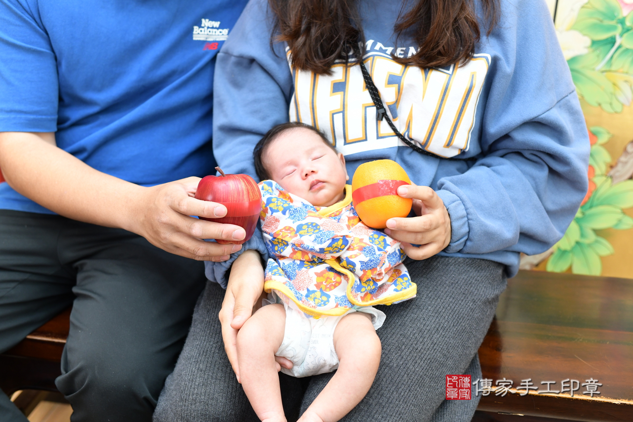 小涵寶寶(台北市大同區嬰兒寶寶滿月剃頭理髮、嬰兒剃胎毛儀式吉祥話)。中國風會場，爸媽寶貝穿「日中韓」古裝禮服。專業拍照、證書。★購買「臍帶章、肚臍章、胎毛筆刷印章」贈送：剃頭、收涎、抓周，三選一。2025.2.20，照片13