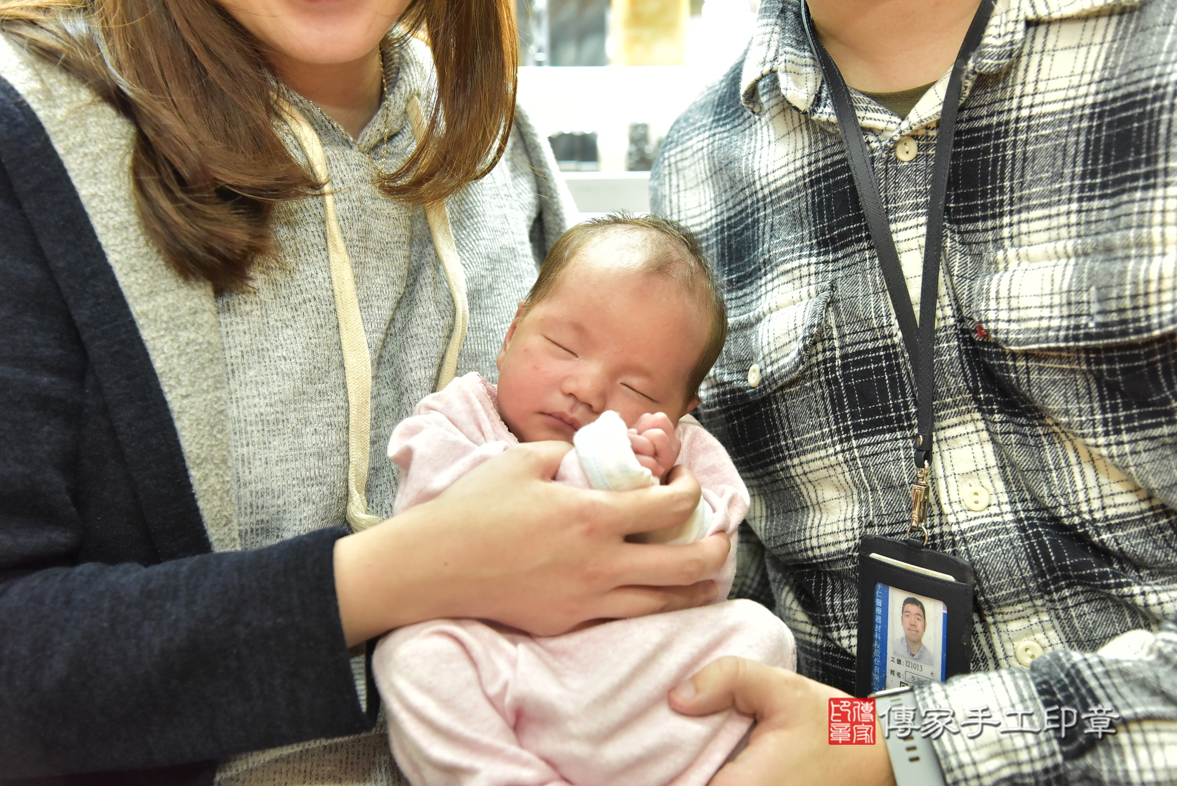 芹芹寶寶(台北市大同區嬰兒寶寶滿月剃頭理髮、嬰兒剃胎毛儀式吉祥話)。中國風會場，爸媽寶貝穿「日中韓」古裝禮服。專業拍照、證書。★購買「臍帶章、肚臍章、胎毛筆刷印章」贈送：剃頭、收涎、抓周，三選一。2025.2.11，照片2