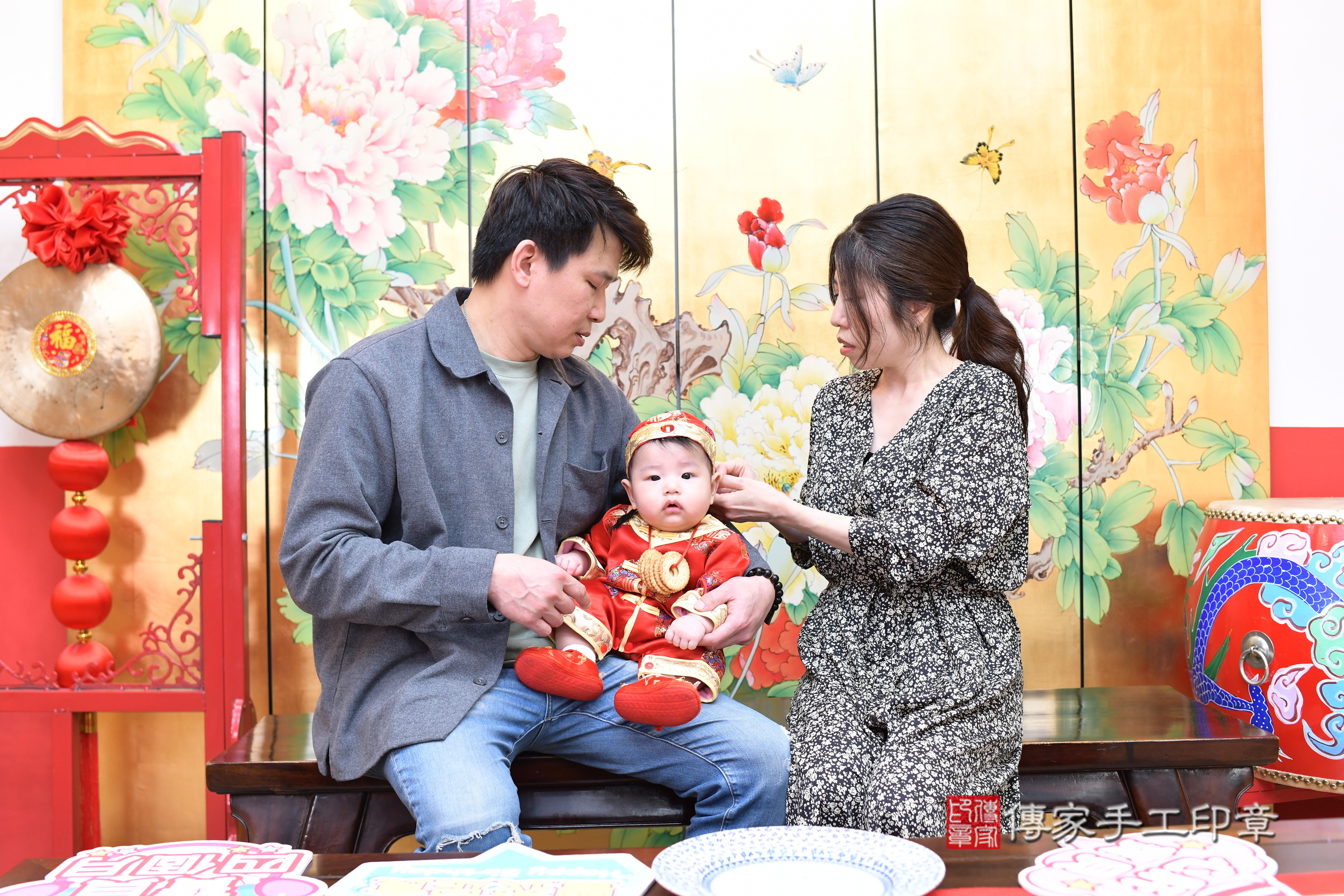 新北市永和區元元寶寶收涎推薦：傳家新北店收涎中國風會場，嬰兒古禮收涎收口水流程儀式、收涎吉祥話、收涎餅乾、收涎拍照。收涎證書。2025.2.26，照片13