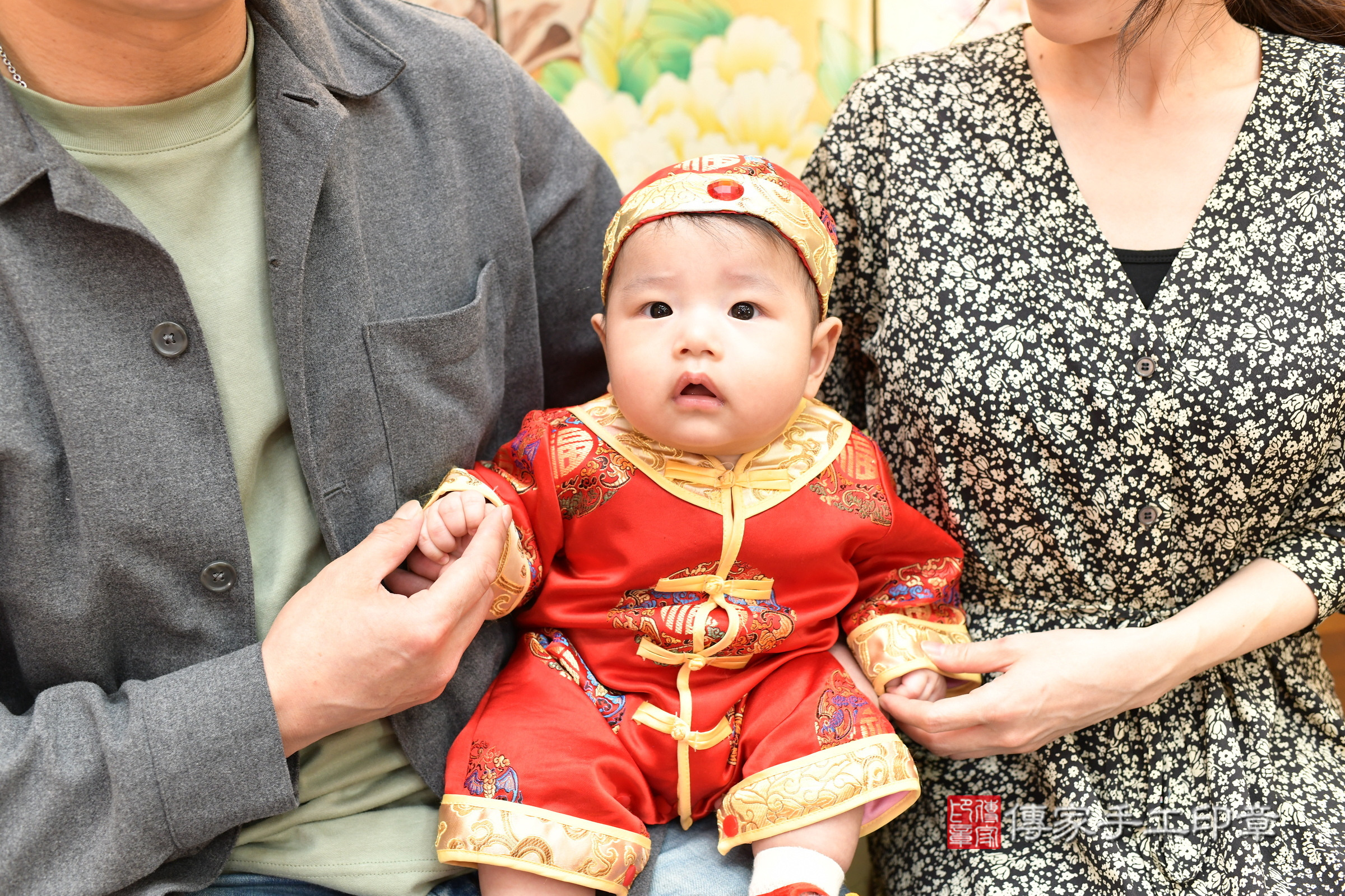 新北市永和區元元寶寶收涎推薦：傳家新北店收涎中國風會場，嬰兒古禮收涎收口水流程儀式、收涎吉祥話、收涎餅乾、收涎拍照。收涎證書。2025.2.26，照片6