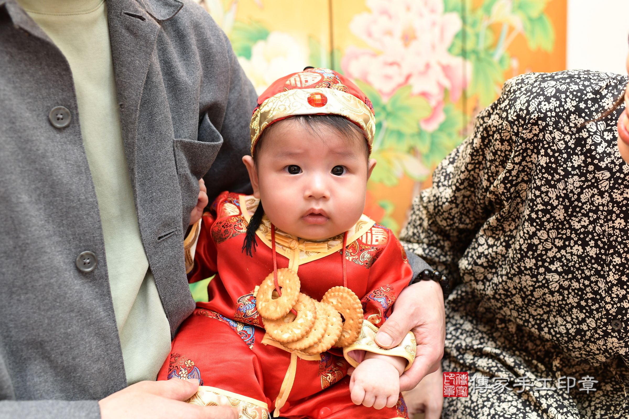 新北市永和區元元寶寶收涎推薦：傳家新北店收涎中國風會場，嬰兒古禮收涎收口水流程儀式、收涎吉祥話、收涎餅乾、收涎拍照。收涎證書。2025.2.26，照片14