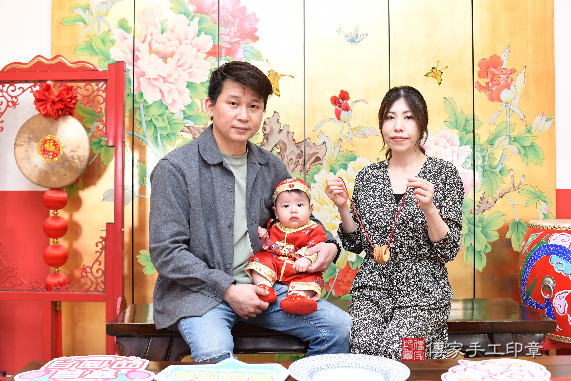 新北市永和區元元寶寶收涎推薦：傳家新北店收涎中國風會場，嬰兒古禮收涎收口水流程儀式、收涎吉祥話、收涎餅乾、收涎拍照。收涎證書。2025.2.26，照片12