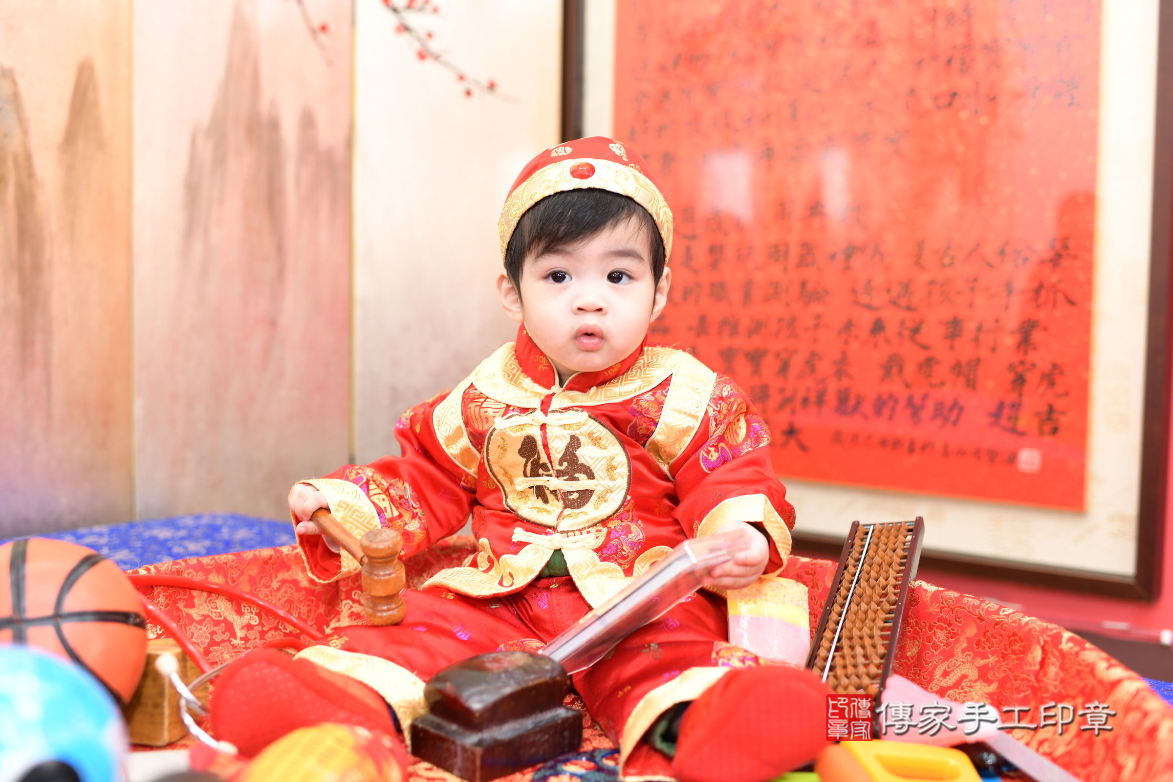 新北市永和區小倫寶寶抓周推薦:傳家新北店抓周度脺中國風會場,嬰兒古禮抓周流程儀式吉祥話、抓周道具物品24種、拍照。抓周證書。2025.2.27,照片8 新北市永和區小倫寶寶抓周推薦:傳家新北店抓周度脺中國風會場,嬰兒古禮抓周流程儀式吉祥話、抓周道具物品24種、拍照。抓周證書。2025.2.27,照片8