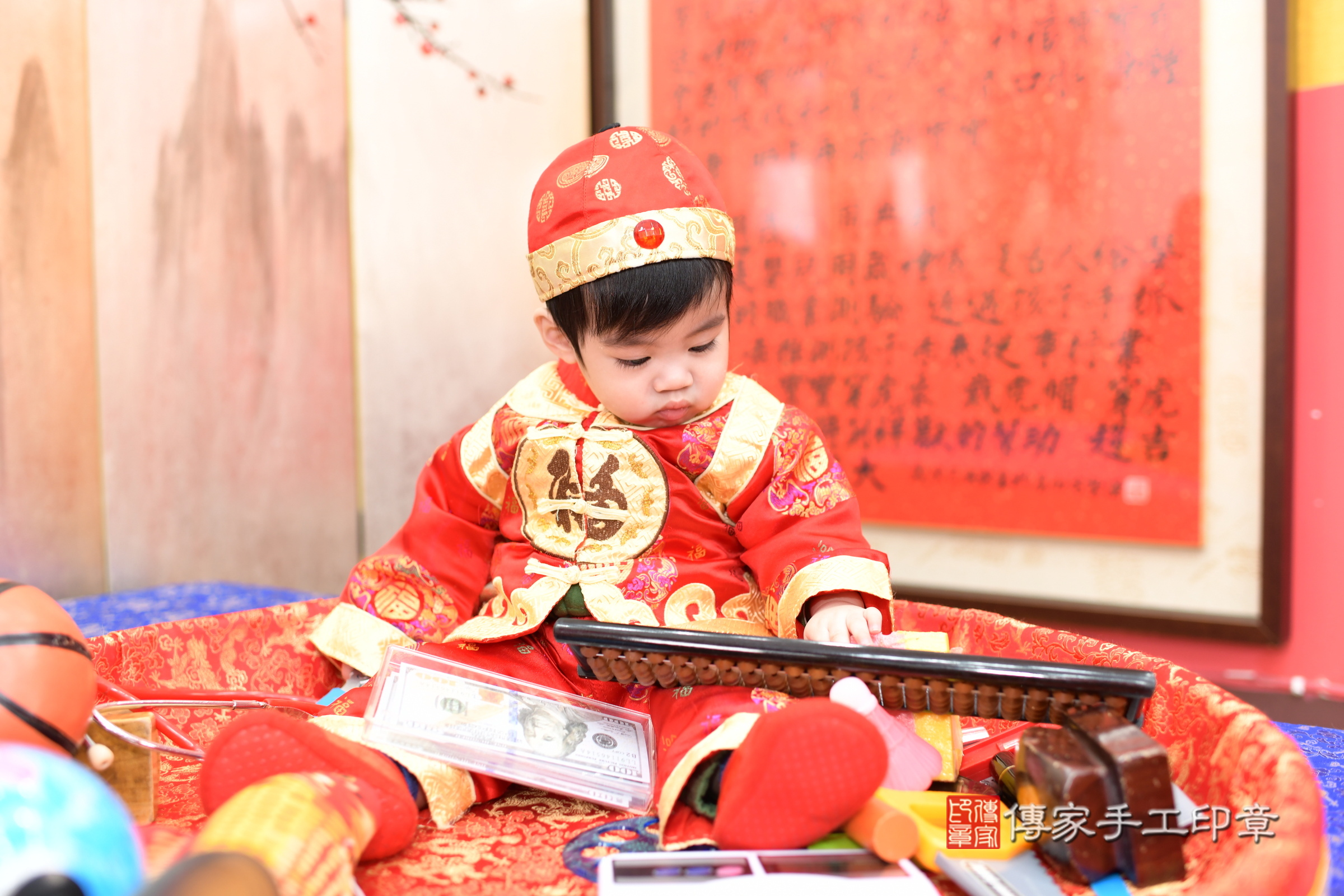 新北市永和區小倫寶寶抓周推薦:傳家新北店抓周度脺中國風會場,嬰兒古禮抓周流程儀式吉祥話、抓周道具物品24種、拍照。抓周證書。2025.2.27,照片7 新北市永和區小倫寶寶抓周推薦:傳家新北店抓周度脺中國風會場,嬰兒古禮抓周流程儀式吉祥話、抓周道具物品24種、拍照。抓周證書。2025.2.27,照片7