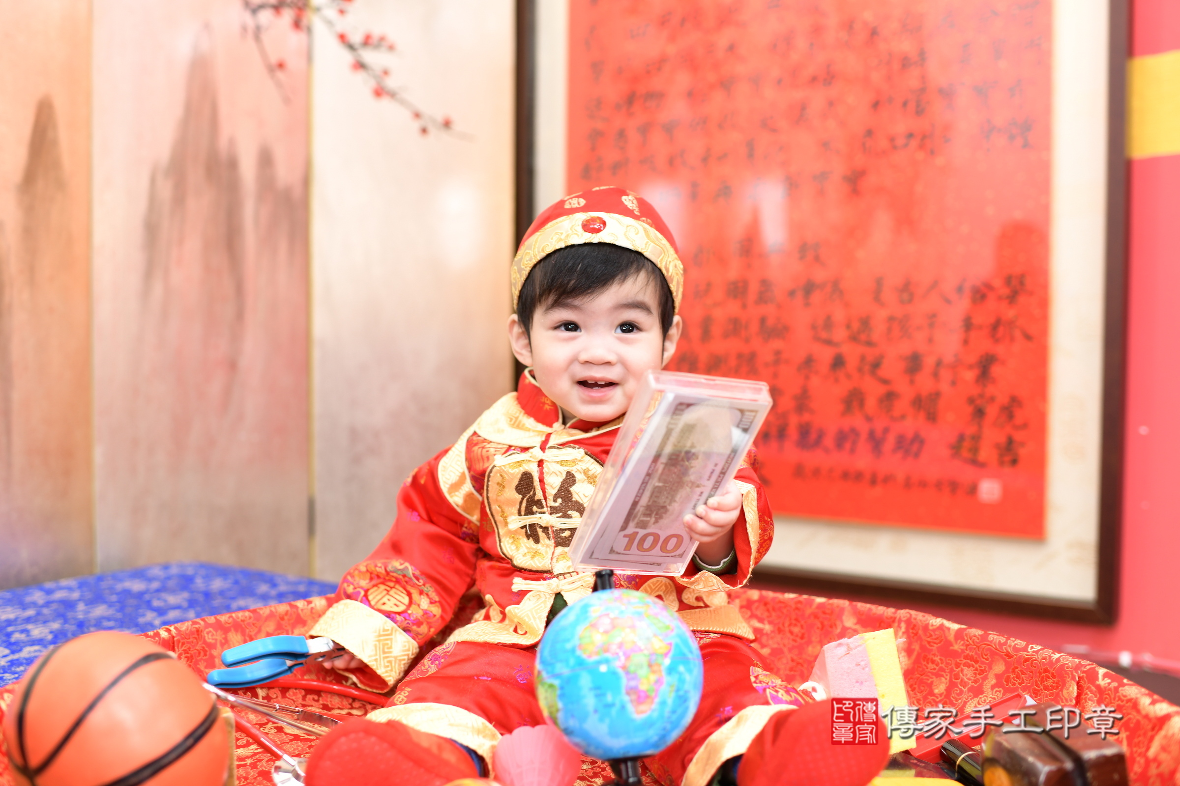 新北市永和區小倫寶寶抓周推薦:傳家新北店抓周度脺中國風會場,嬰兒古禮抓周流程儀式吉祥話、抓周道具物品24種、拍照。抓周證書。2025.2.27,照片6 新北市永和區小倫寶寶抓周推薦:傳家新北店抓周度脺中國風會場,嬰兒古禮抓周流程儀式吉祥話、抓周道具物品24種、拍照。抓周證書。2025.2.27,照片6