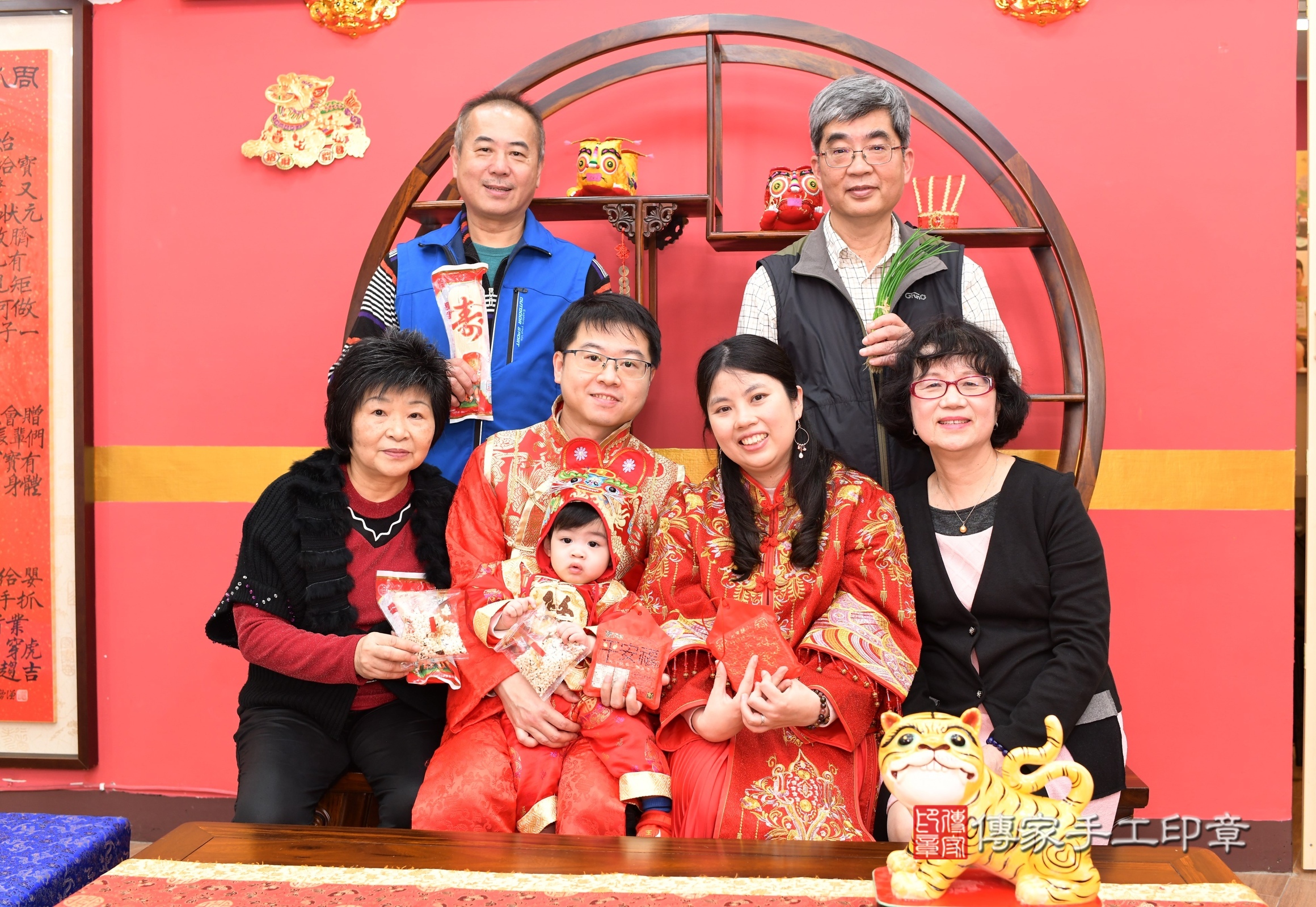 新北市永和區小倫寶寶抓周推薦:傳家新北店抓周度脺中國風會場,嬰兒古禮抓周流程儀式吉祥話、抓周道具物品24種、拍照。抓周證書。2025.2.27,照片10 新北市永和區小倫寶寶抓周推薦:傳家新北店抓周度脺中國風會場,嬰兒古禮抓周流程儀式吉祥話、抓周道具物品24種、拍照。抓周證書。2025.2.27,照片10