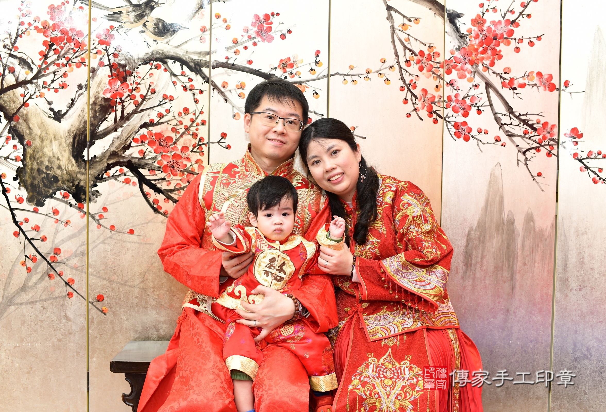 新北市永和區小倫寶寶抓周推薦：傳家新北店抓周度脺中國風會場，嬰兒古禮抓周流程儀式吉祥話、抓周道具物品24種、拍照。抓周證書。2025.2.27，照片1
