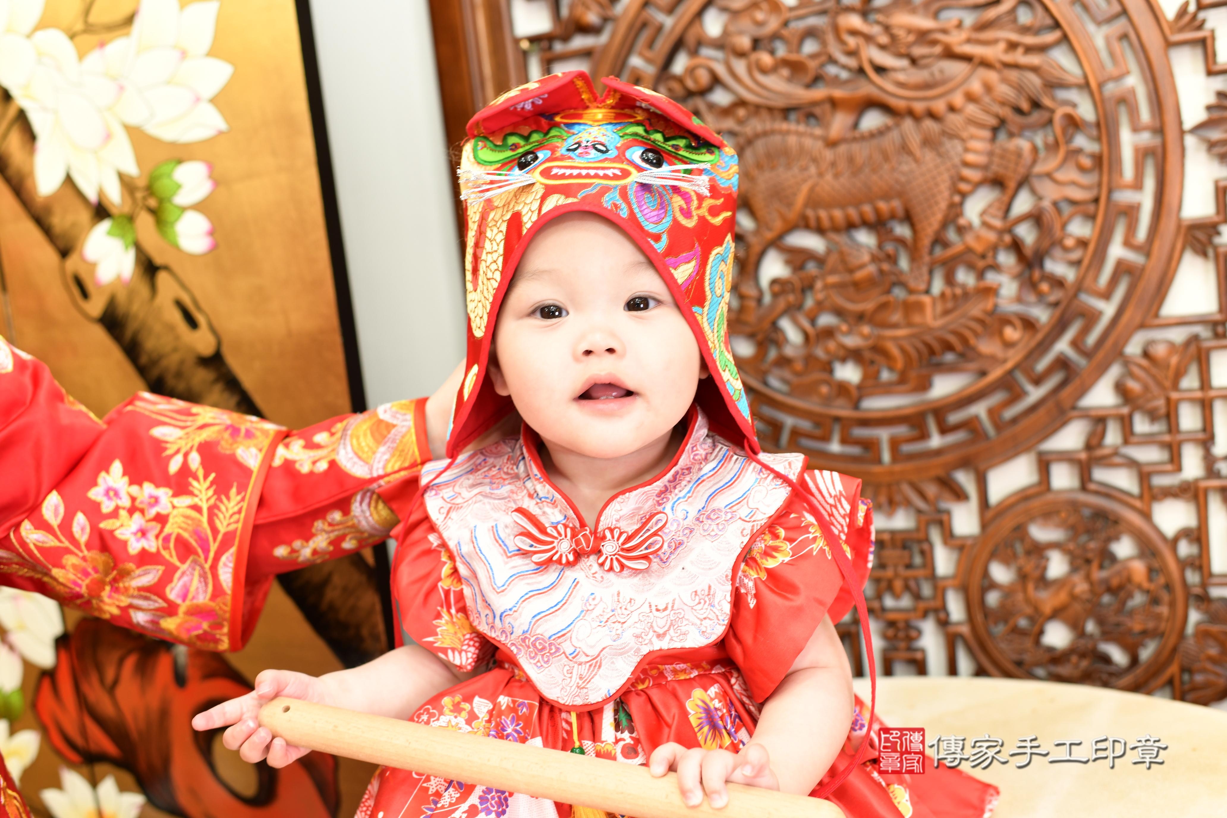 傳家手工印章台南店、抓周、度脺、中國風會場、傳家嬰兒古禮、吉祥話、抓周道具物品24種、拍照。抓周證書。寶寶抓周、滿周歲、生日快樂、祝福 傳家手工印章台南店、抓周、度脺、中國風會場、傳家嬰兒古禮、吉祥話、抓周道具物品24種、拍照。抓周證書。寶寶抓周、滿周歲、生日快樂、祝福