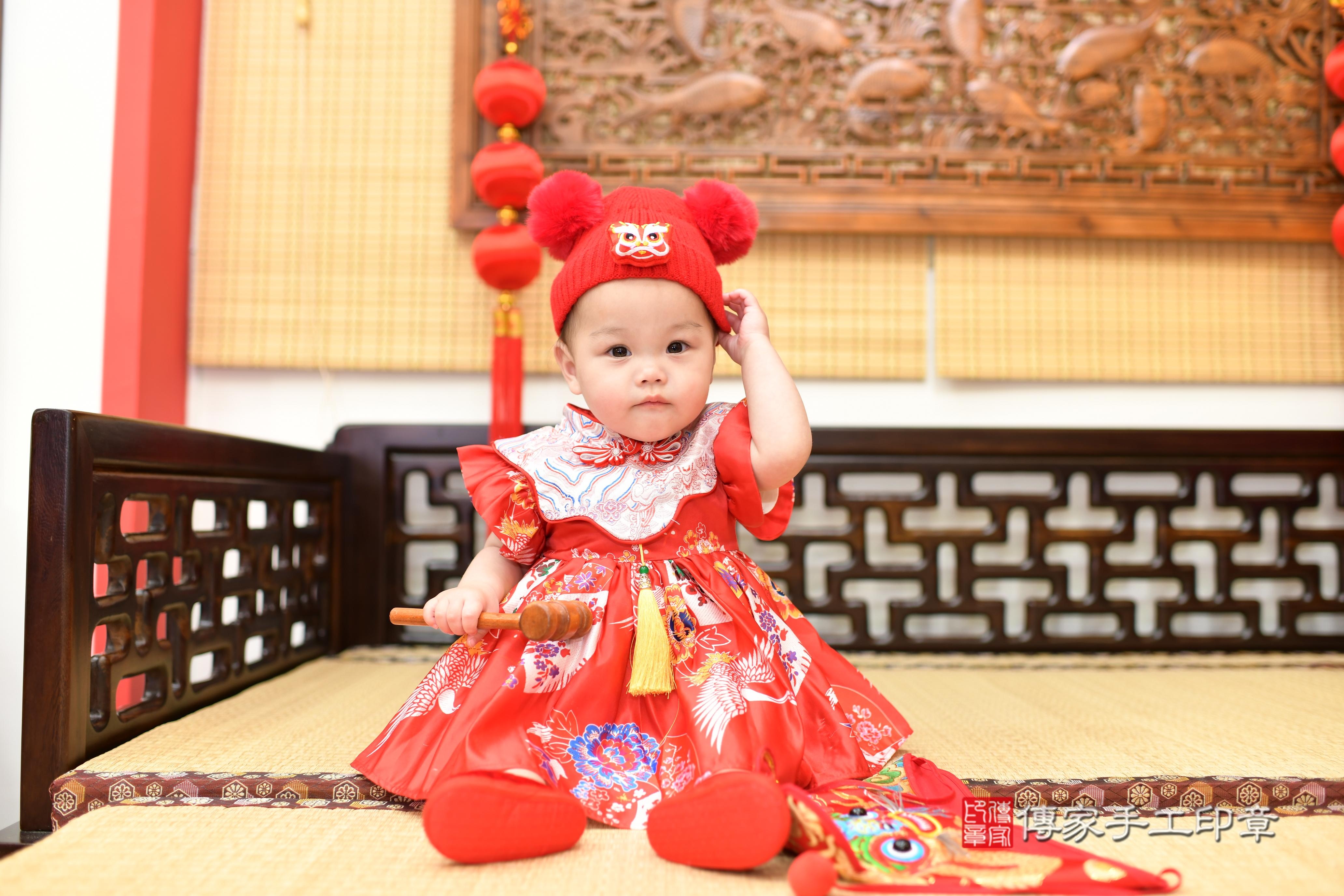 傳家手工印章台南店、抓周、度脺、中國風會場、傳家嬰兒古禮、吉祥話、抓周道具物品24種、拍照。抓周證書。寶寶抓周、滿周歲、生日快樂、祝福 傳家手工印章台南店、抓周、度脺、中國風會場、傳家嬰兒古禮、吉祥話、抓周道具物品24種、拍照。抓周證書。寶寶抓周、滿周歲、生日快樂、祝福