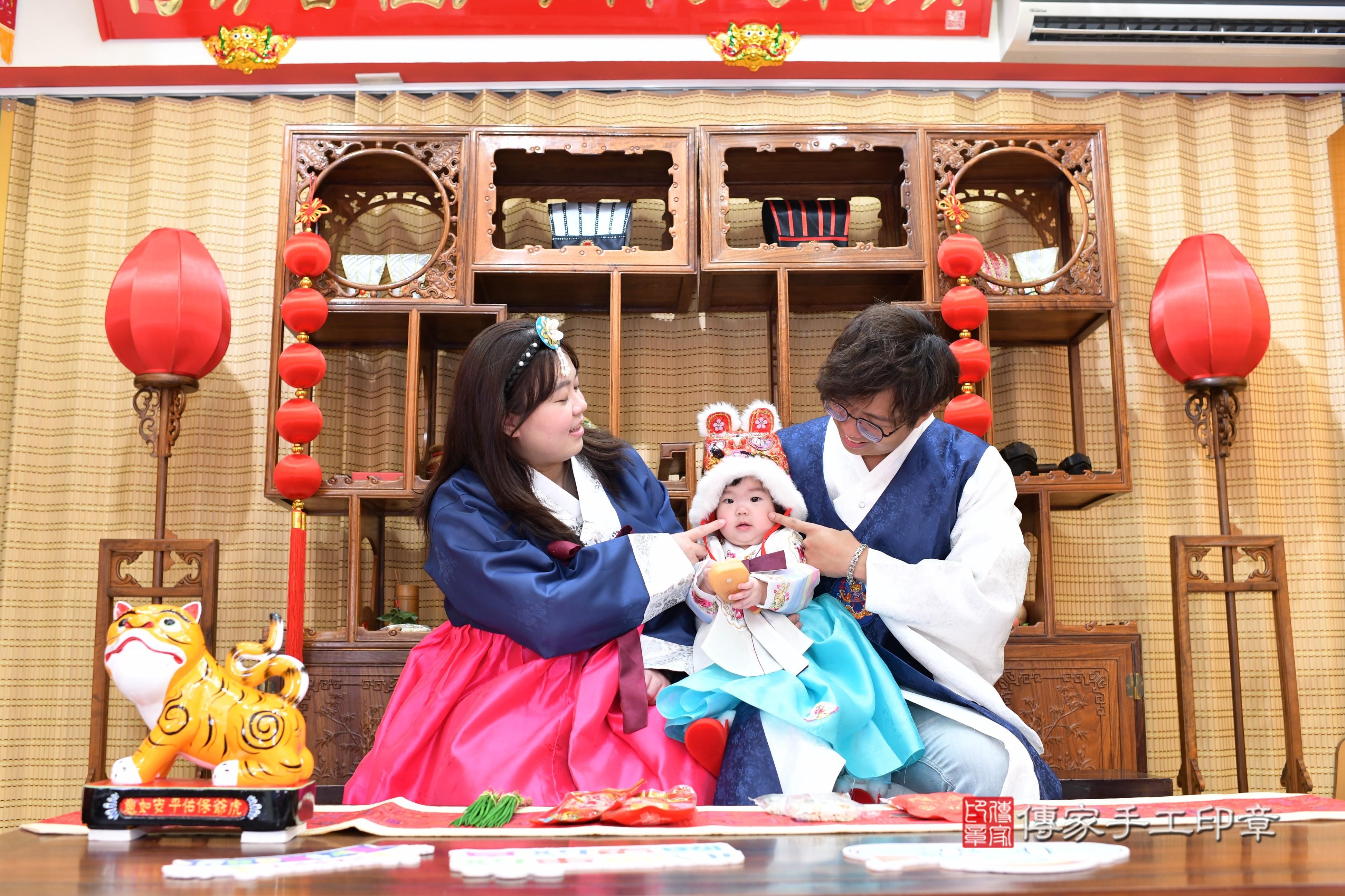 傳家手工印章台南店、抓周、度脺、中國風會場、傳家嬰兒古禮、吉祥話、抓周道具物品24種、拍照。抓周證書。寶寶抓周、滿周歲、生日快樂、祝福 傳家手工印章台南店、抓周、度脺、中國風會場、傳家嬰兒古禮、吉祥話、抓周道具物品24種、拍照。抓周證書。寶寶抓周、滿周歲、生日快樂、祝福