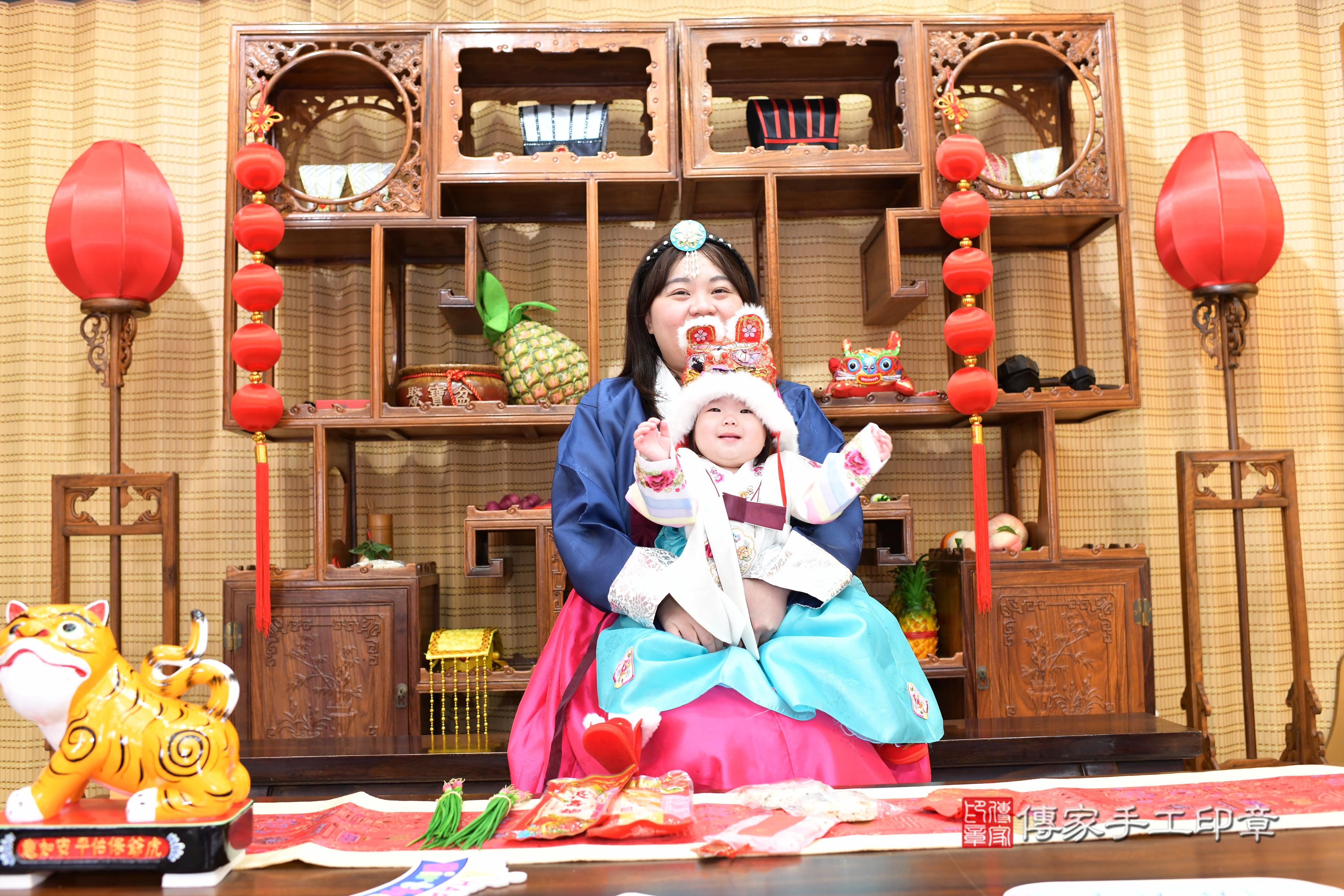 傳家手工印章台南店、抓周、度脺、中國風會場、傳家嬰兒古禮、吉祥話、抓周道具物品24種、拍照。抓周證書。寶寶抓周、滿周歲、生日快樂、祝福 傳家手工印章台南店、抓周、度脺、中國風會場、傳家嬰兒古禮、吉祥話、抓周道具物品24種、拍照。抓周證書。寶寶抓周、滿周歲、生日快樂、祝福