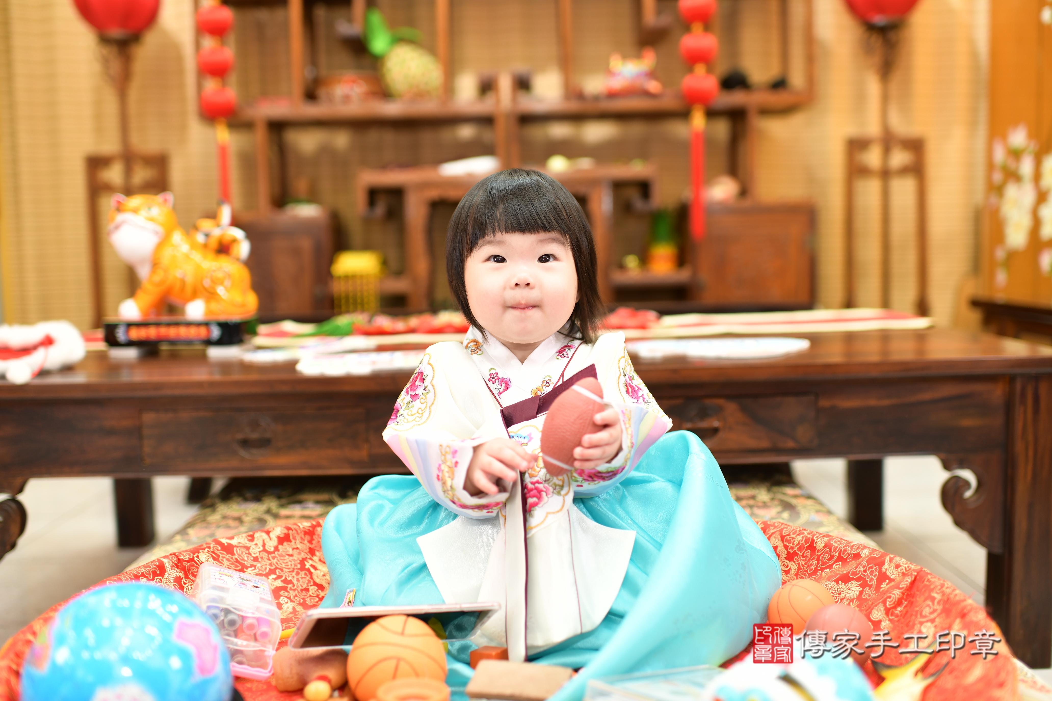 傳家手工印章台南店、抓周、度脺、中國風會場、傳家嬰兒古禮、吉祥話、抓周道具物品24種、拍照。抓周證書。寶寶抓周、滿周歲、生日快樂、祝福 傳家手工印章台南店、抓周、度脺、中國風會場、傳家嬰兒古禮、吉祥話、抓周道具物品24種、拍照。抓周證書。寶寶抓周、滿周歲、生日快樂、祝福