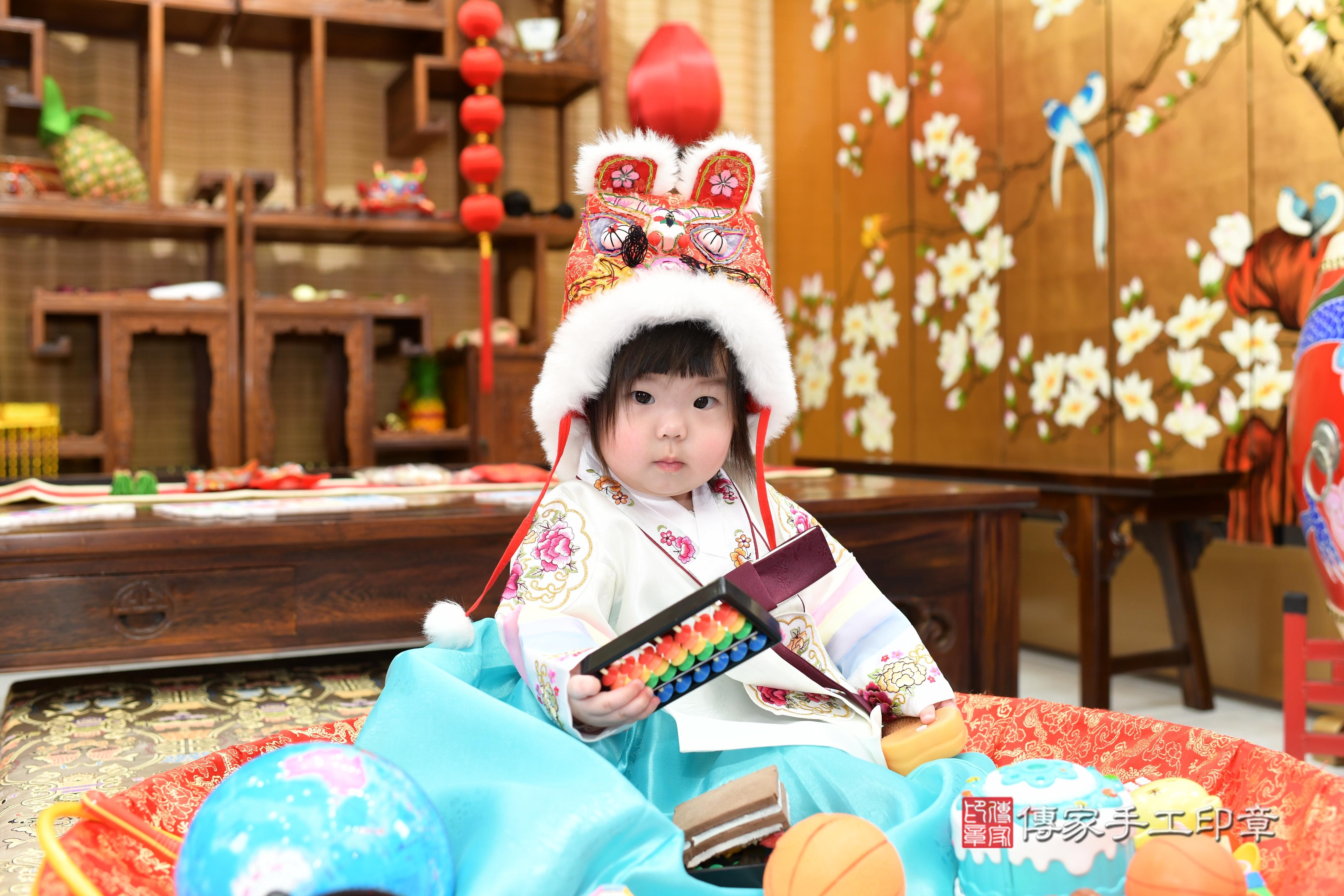 傳家手工印章台南店、抓周、度脺、中國風會場、傳家嬰兒古禮、吉祥話、抓周道具物品24種、拍照。抓周證書。寶寶抓周、滿周歲、生日快樂、祝福 傳家手工印章台南店、抓周、度脺、中國風會場、傳家嬰兒古禮、吉祥話、抓周道具物品24種、拍照。抓周證書。寶寶抓周、滿周歲、生日快樂、祝福