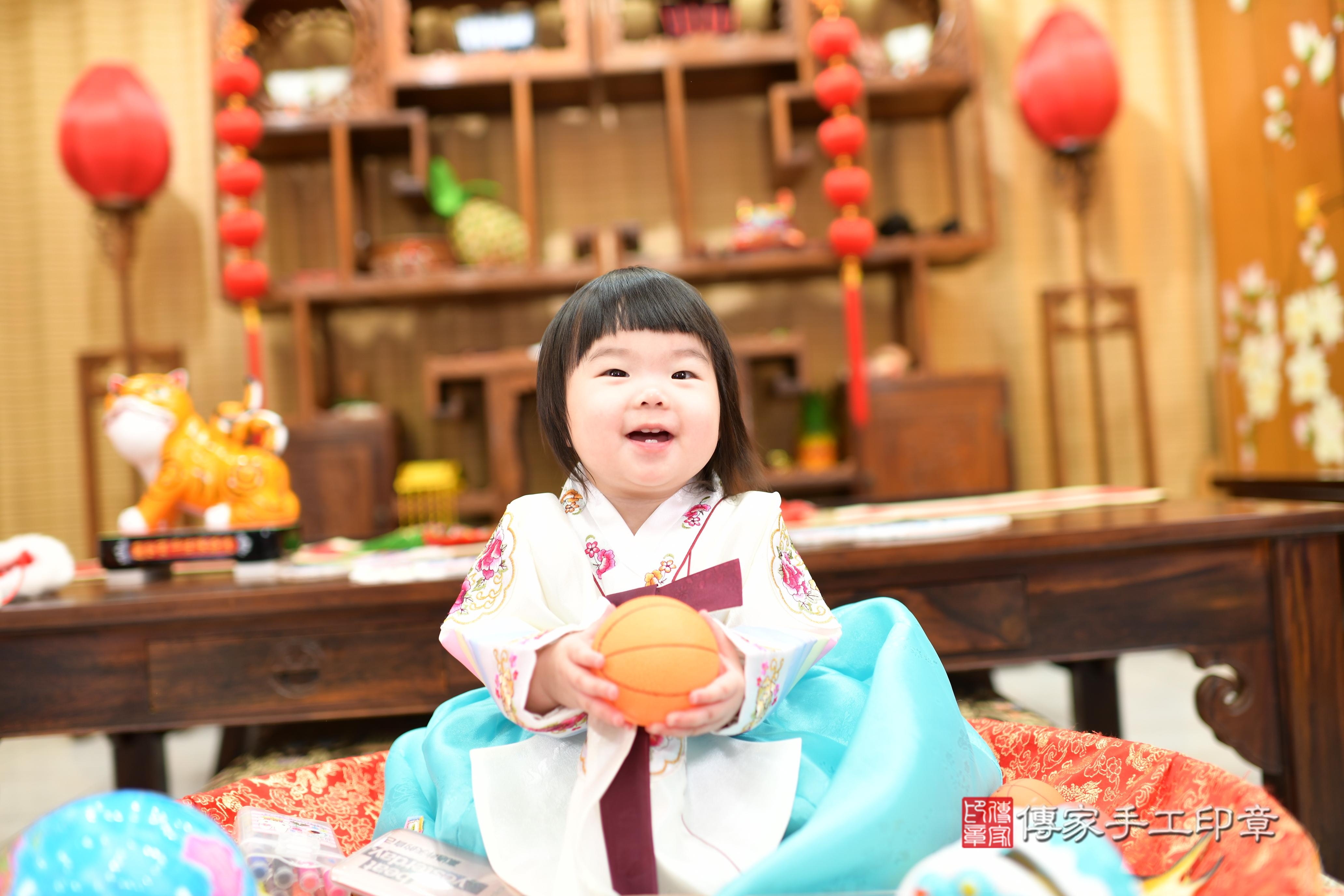 傳家手工印章台南店、抓周、度脺、中國風會場、傳家嬰兒古禮、吉祥話、抓周道具物品24種、拍照。抓周證書。寶寶抓周、滿周歲、生日快樂、祝福 傳家手工印章台南店、抓周、度脺、中國風會場、傳家嬰兒古禮、吉祥話、抓周道具物品24種、拍照。抓周證書。寶寶抓周、滿周歲、生日快樂、祝福