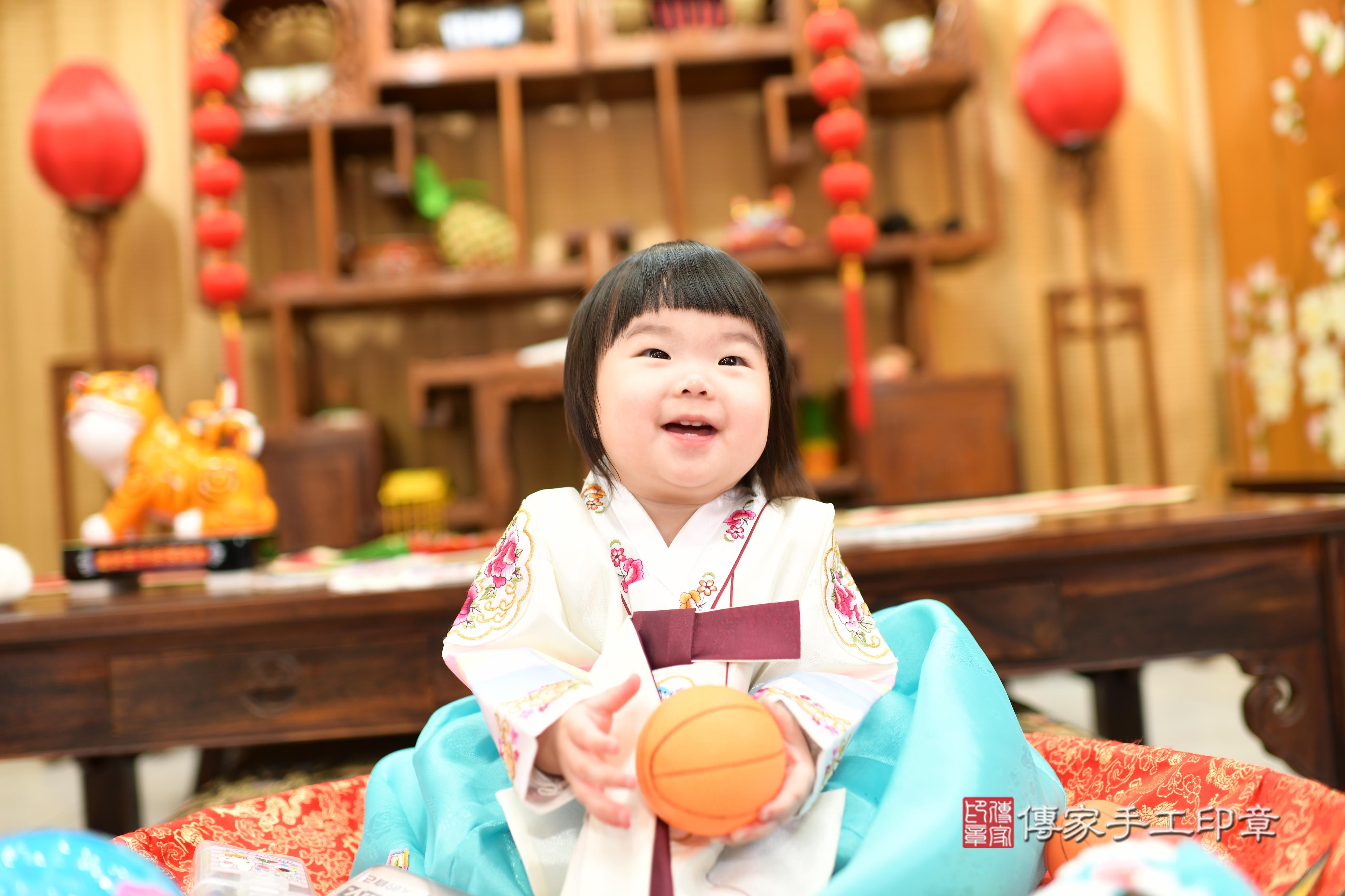 傳家手工印章台南店、抓周、度脺、中國風會場、傳家嬰兒古禮、吉祥話、抓周道具物品24種、拍照。抓周證書。寶寶抓周、滿周歲、生日快樂、祝福 傳家手工印章台南店、抓周、度脺、中國風會場、傳家嬰兒古禮、吉祥話、抓周道具物品24種、拍照。抓周證書。寶寶抓周、滿周歲、生日快樂、祝福