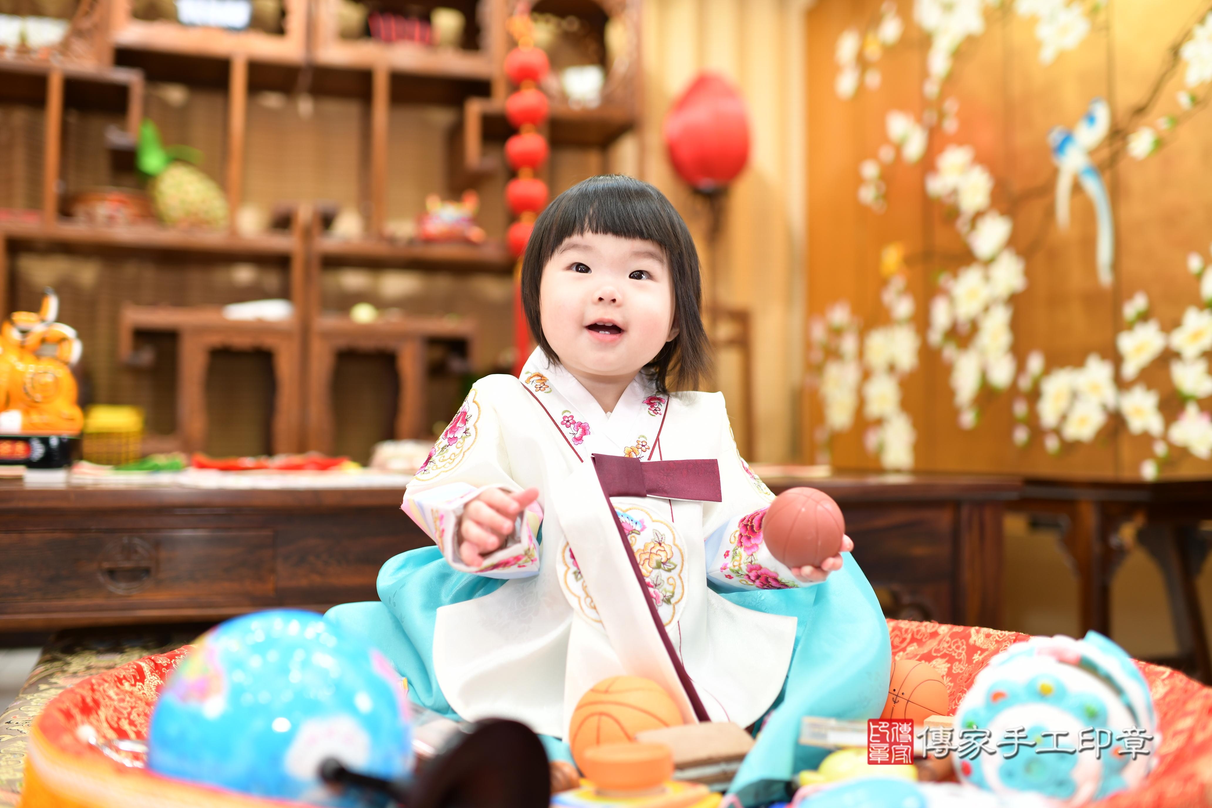 傳家手工印章台南店、抓周、度脺、中國風會場、傳家嬰兒古禮、吉祥話、抓周道具物品24種、拍照。抓周證書。寶寶抓周、滿周歲、生日快樂、祝福 傳家手工印章台南店、抓周、度脺、中國風會場、傳家嬰兒古禮、吉祥話、抓周道具物品24種、拍照。抓周證書。寶寶抓周、滿周歲、生日快樂、祝福