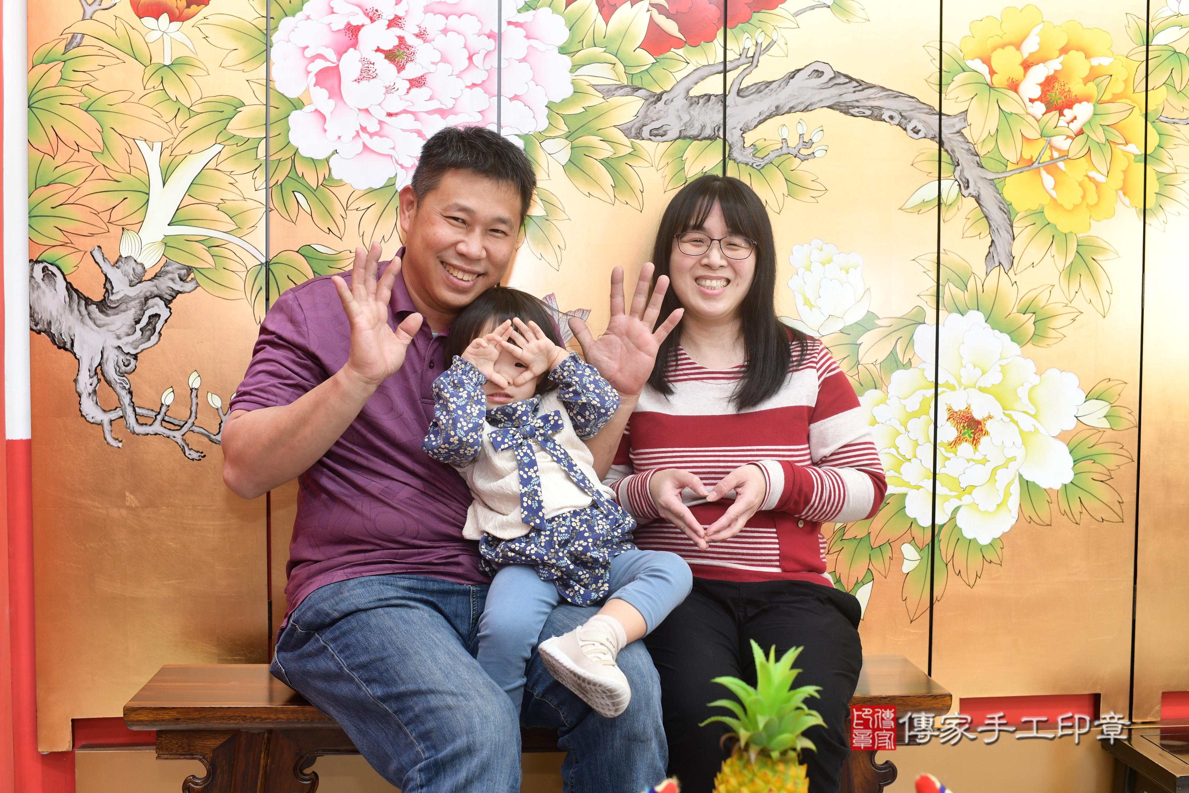 傳家手工印章高雄店、抓周、度脺、中國風會場、傳家嬰兒古禮、吉祥話、抓周道具物品24種、拍照。抓周證書。寶寶抓周、滿周歲、生日快樂、祝福