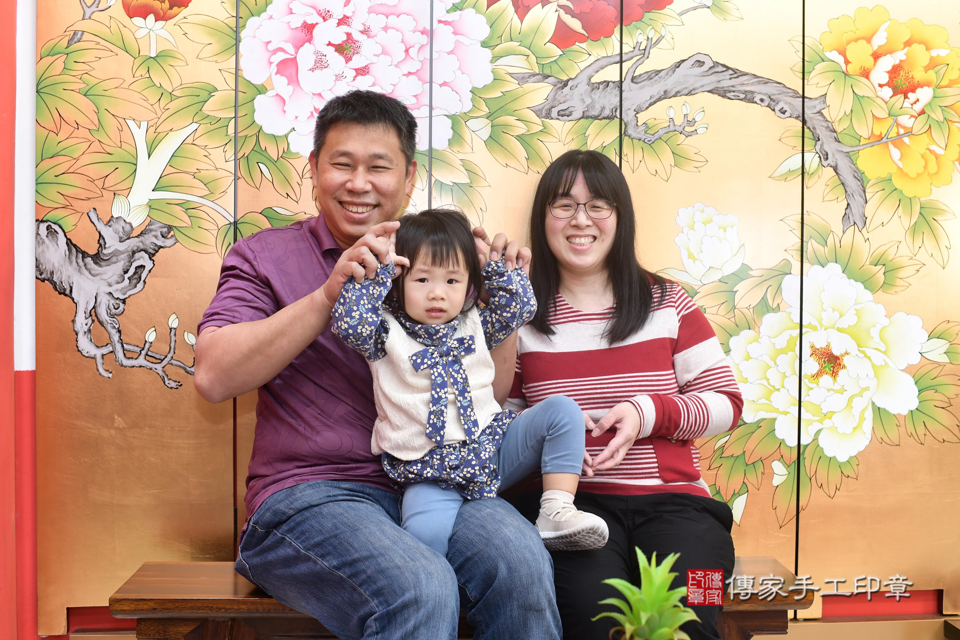 傳家手工印章高雄店、抓周、度脺、中國風會場、傳家嬰兒古禮、吉祥話、抓周道具物品24種、拍照。抓周證書。寶寶抓周、滿周歲、生日快樂、祝福