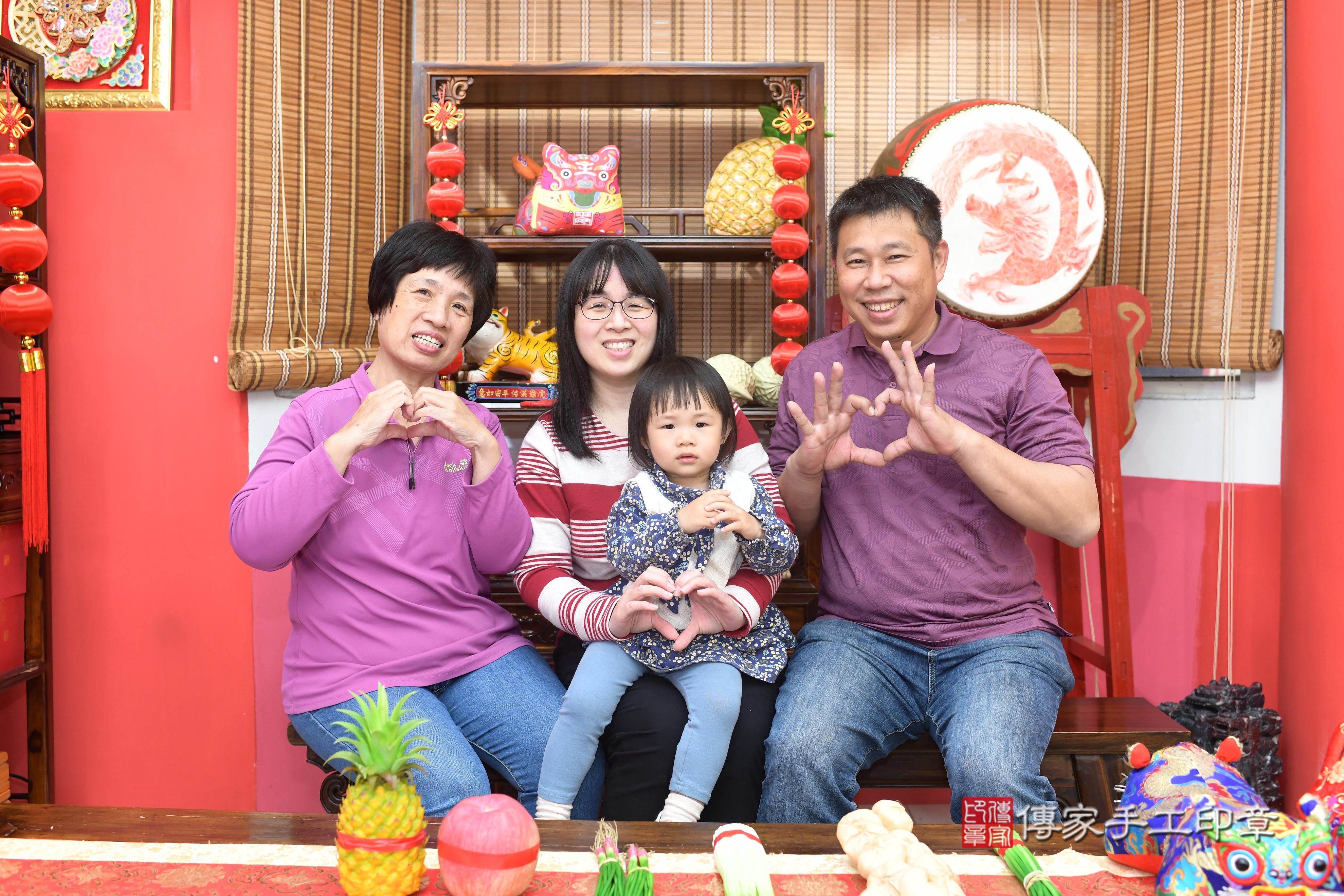 傳家手工印章高雄店、抓周、度脺、中國風會場、傳家嬰兒古禮、吉祥話、抓周道具物品24種、拍照。抓周證書。寶寶抓周、滿周歲、生日快樂、祝福