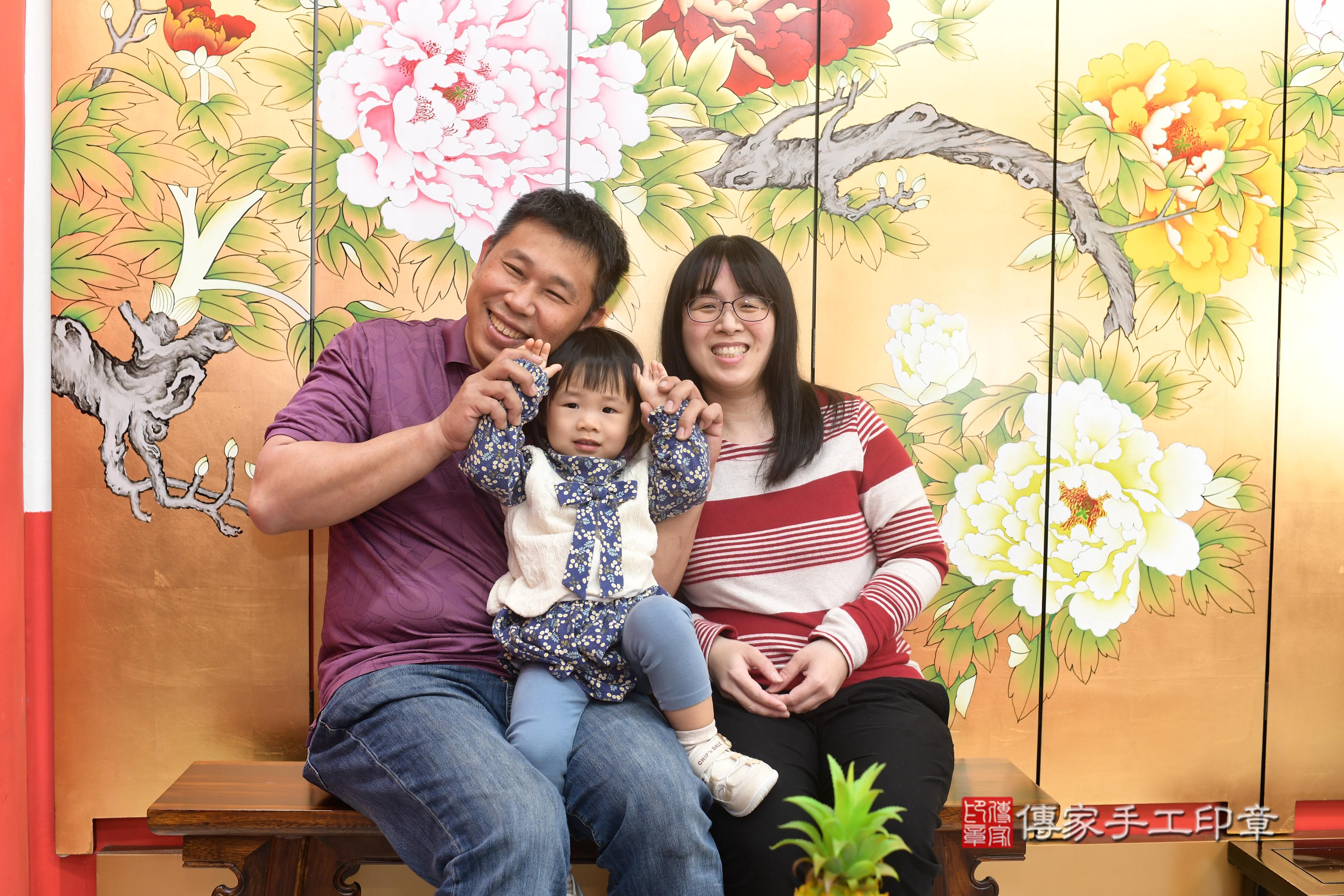 傳家手工印章高雄店、抓周、度脺、中國風會場、傳家嬰兒古禮、吉祥話、抓周道具物品24種、拍照。抓周證書。寶寶抓周、滿周歲、生日快樂、祝福