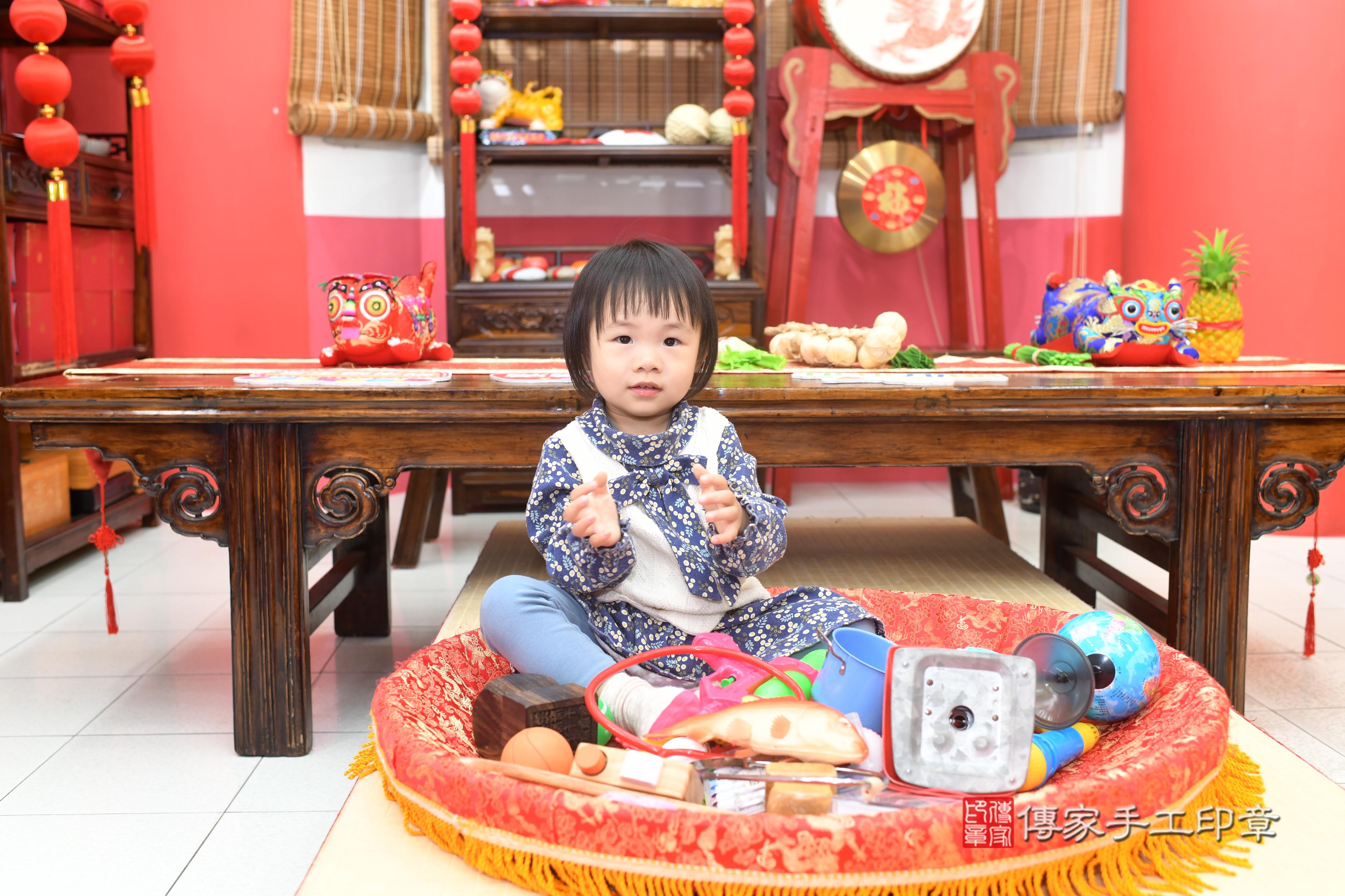 傳家手工印章高雄店、抓周、度脺、中國風會場、傳家嬰兒古禮、吉祥話、抓周道具物品24種、拍照。抓周證書。寶寶抓周、滿周歲、生日快樂、祝福
