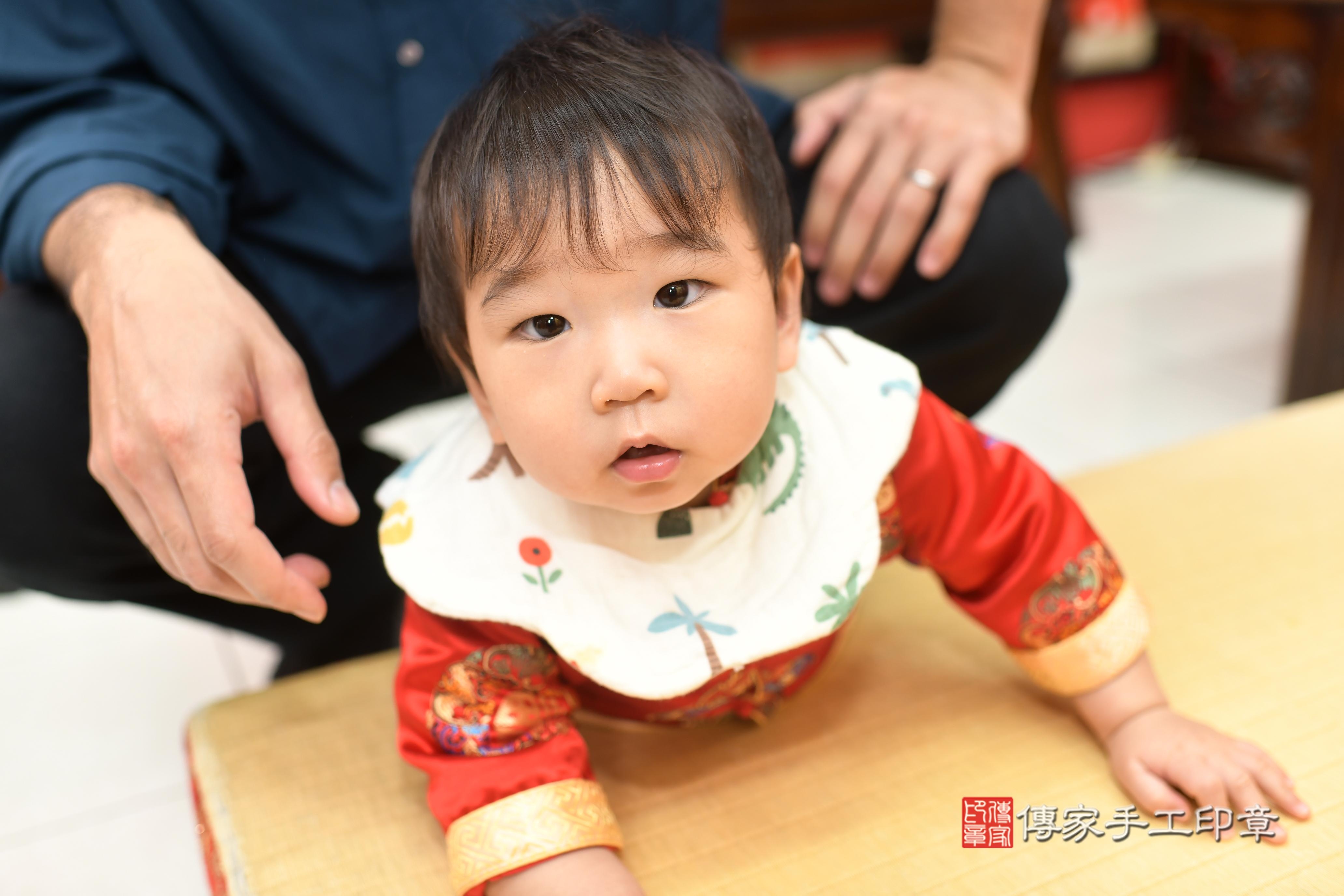 傳家手工印章高雄店、抓周、度脺、中國風會場、傳家嬰兒古禮、吉祥話、抓周道具物品24種、拍照。抓周證書。寶寶抓周、滿周歲、生日快樂、祝福 傳家手工印章高雄店、抓周、度脺、中國風會場、傳家嬰兒古禮、吉祥話、抓周道具物品24種、拍照。抓周證書。寶寶抓周、滿周歲、生日快樂、祝福