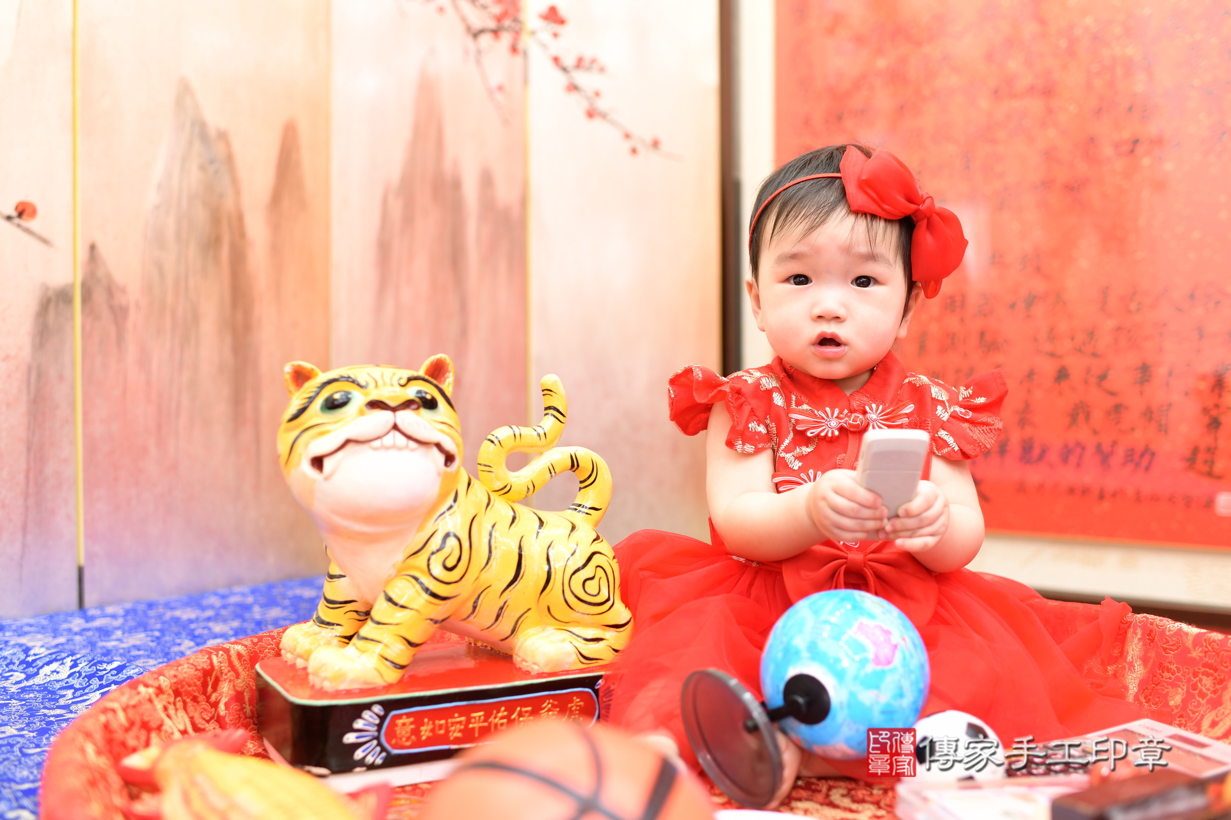 新北市永和區瑛瑛寶寶抓周推薦：傳家新北店抓周度脺中國風會場，嬰兒古禮抓周流程儀式吉祥話、抓周道具物品24種、拍照。抓周證書。2025.2.28，照片8