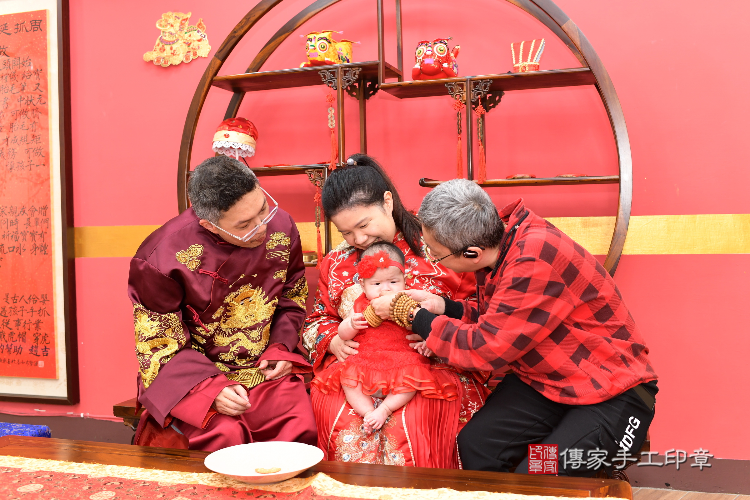 新北市永和區恩恩寶寶收涎推薦：傳家新北店收涎中國風會場，嬰兒古禮收涎收口水流程儀式、收涎吉祥話、收涎餅乾、收涎拍照。收涎證書。2025.2.28，照片13