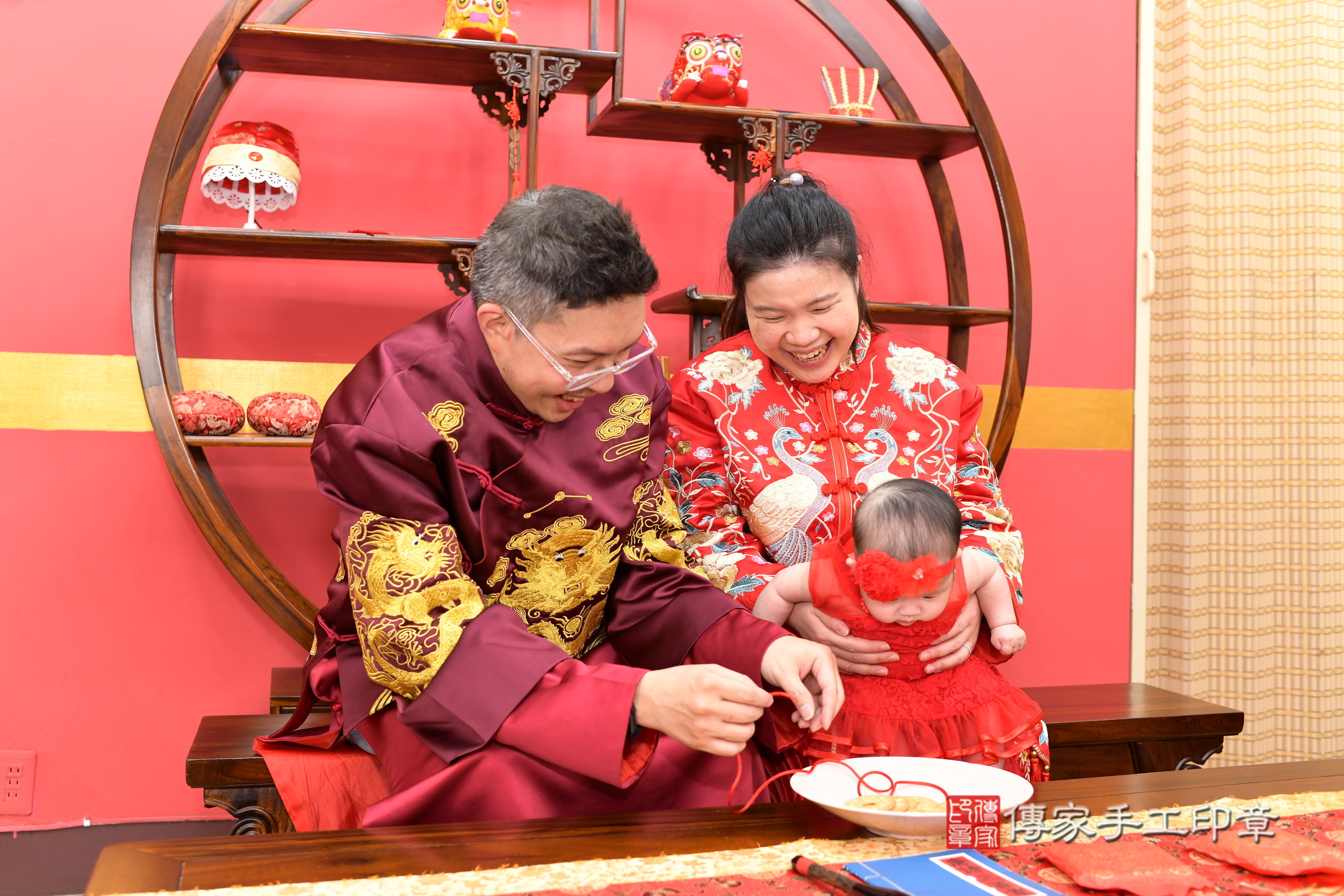 新北市永和區恩恩寶寶收涎推薦：傳家新北店收涎中國風會場，嬰兒古禮收涎收口水流程儀式、收涎吉祥話、收涎餅乾、收涎拍照。收涎證書。2025.2.28，照片10