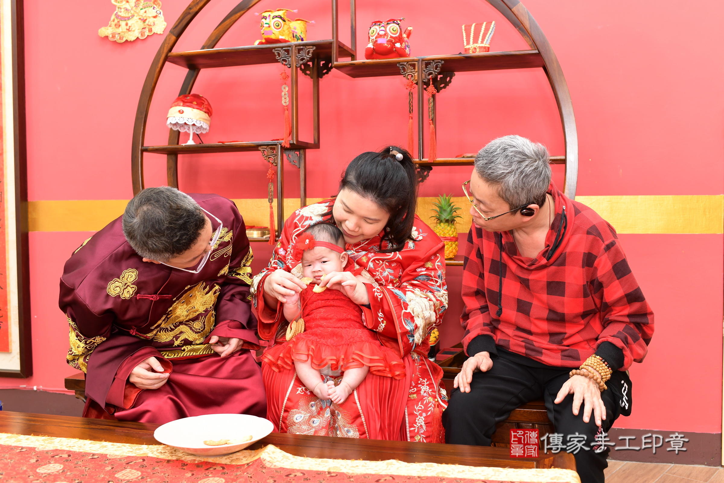 新北市永和區恩恩寶寶收涎推薦：傳家新北店收涎中國風會場，嬰兒古禮收涎收口水流程儀式、收涎吉祥話、收涎餅乾、收涎拍照。收涎證書。2025.2.28，照片14