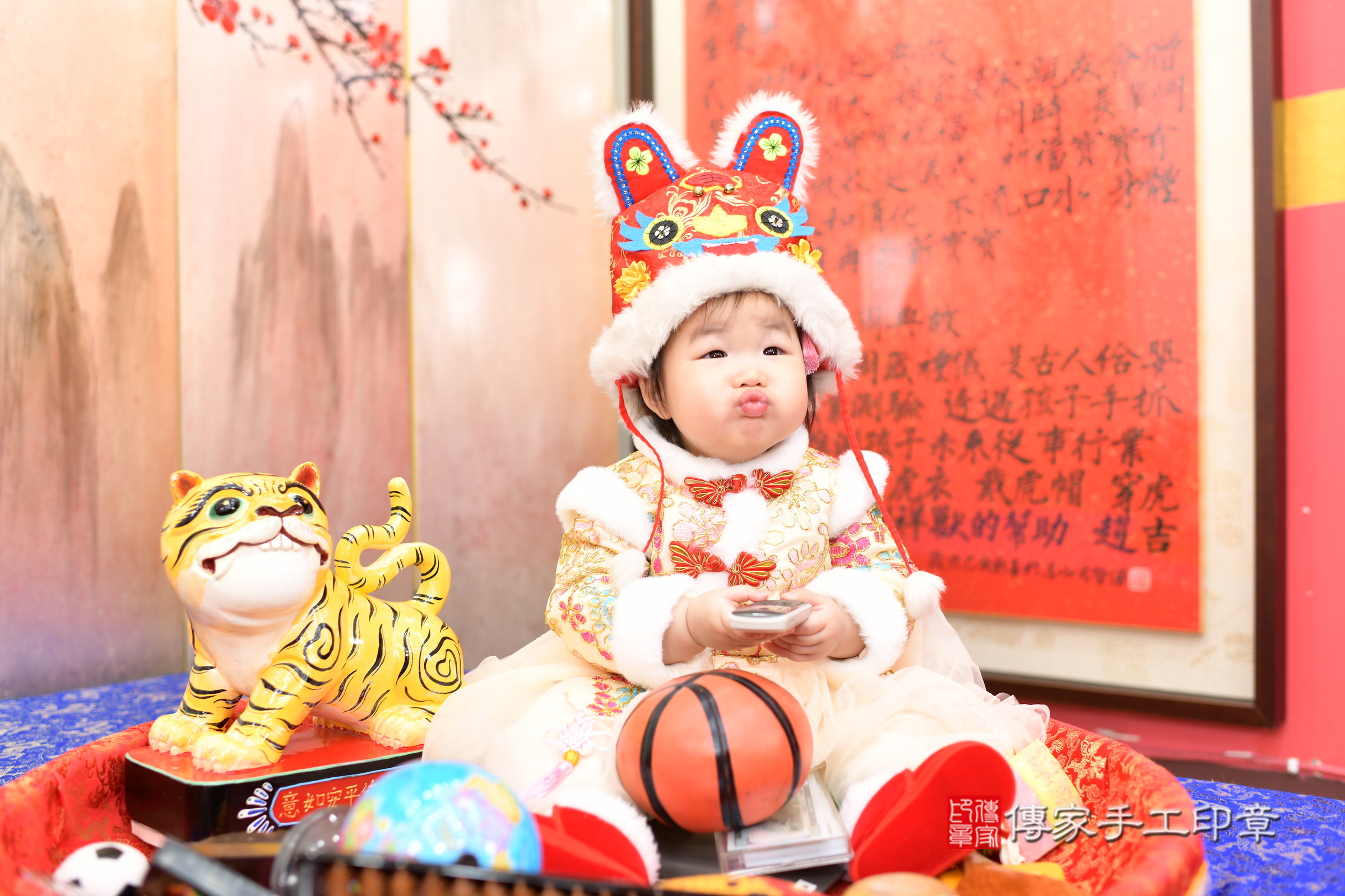 新北市永和區晞晞寶寶抓周推薦:傳家新北店抓周度脺中國風會場,嬰兒古禮抓周流程儀式吉祥話、抓周道具物品24種、拍照。抓周證書。2025.3.2,照片10 新北市永和區晞晞寶寶抓周推薦:傳家新北店抓周度脺中國風會場,嬰兒古禮抓周流程儀式吉祥話、抓周道具物品24種、拍照。抓周證書。2025.3.2,照片10