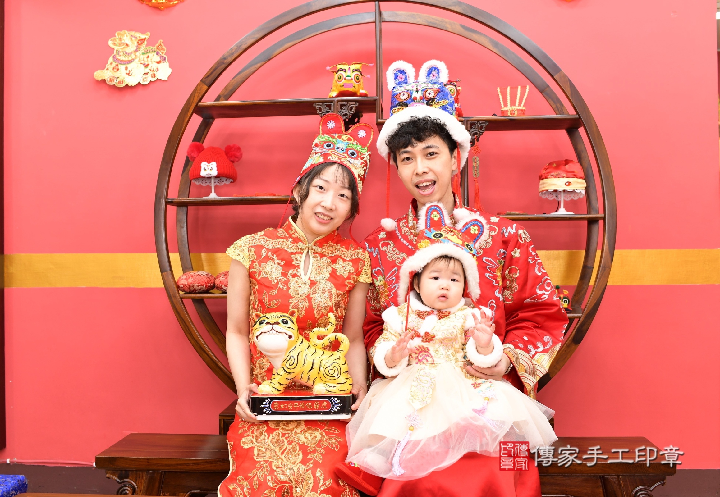 新北市永和區晞晞寶寶抓周推薦:傳家新北店抓周度脺中國風會場,嬰兒古禮抓周流程儀式吉祥話、抓周道具物品24種、拍照。抓周證書。2025.3.2,照片12 新北市永和區晞晞寶寶抓周推薦:傳家新北店抓周度脺中國風會場,嬰兒古禮抓周流程儀式吉祥話、抓周道具物品24種、拍照。抓周證書。2025.3.2,照片12