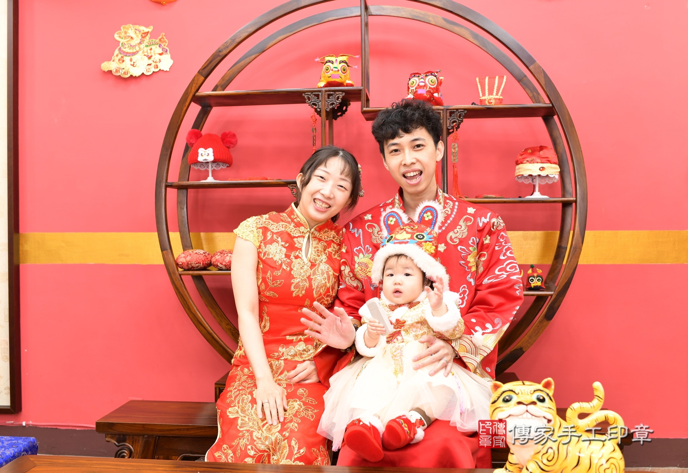 新北市永和區晞晞寶寶抓周推薦:傳家新北店抓周度脺中國風會場,嬰兒古禮抓周流程儀式吉祥話、抓周道具物品24種、拍照。抓周證書。2025.3.2,照片11 新北市永和區晞晞寶寶抓周推薦:傳家新北店抓周度脺中國風會場,嬰兒古禮抓周流程儀式吉祥話、抓周道具物品24種、拍照。抓周證書。2025.3.2,照片11