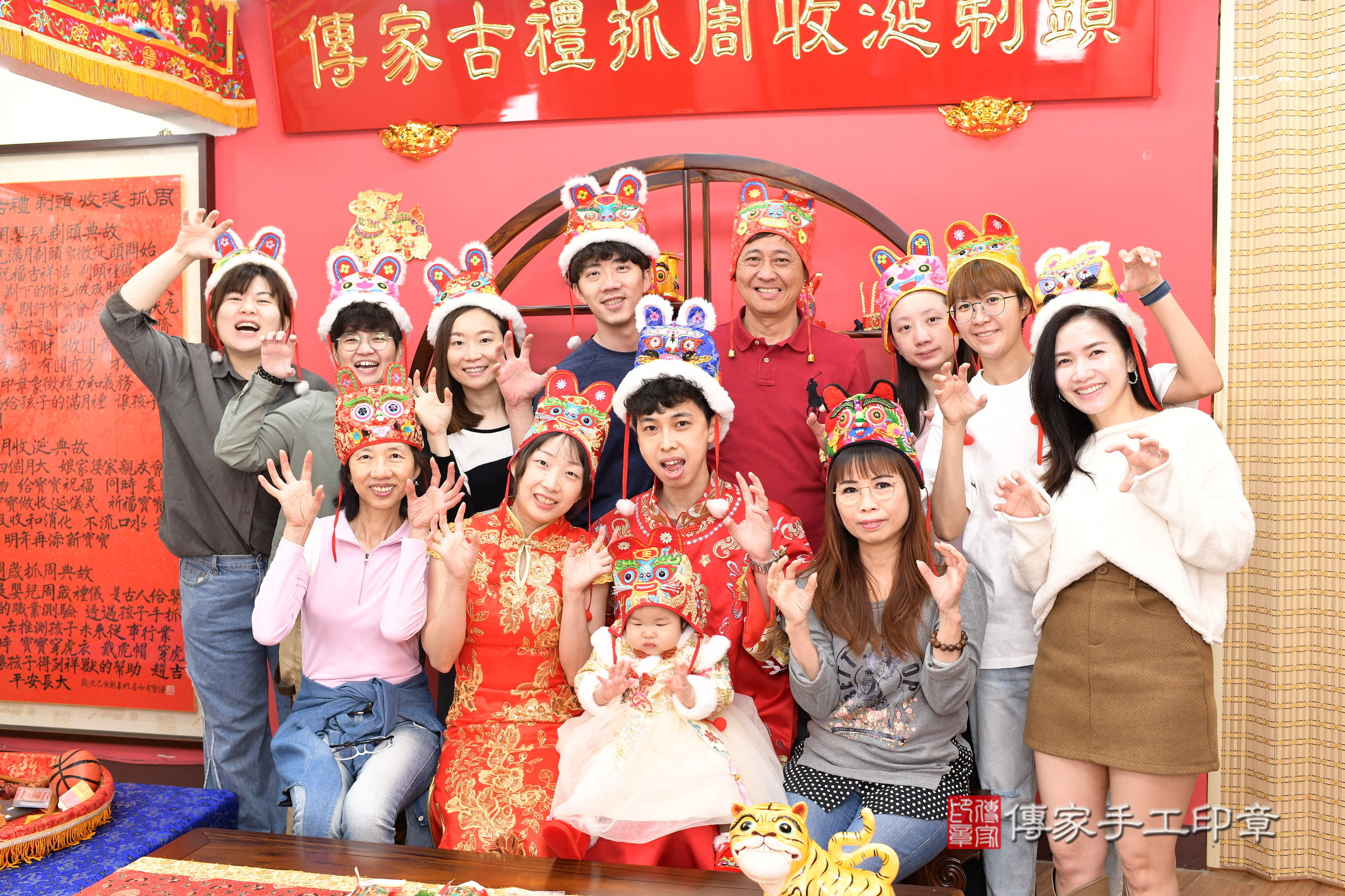 新北市永和區晞晞寶寶抓周推薦:傳家新北店抓周度脺中國風會場,嬰兒古禮抓周流程儀式吉祥話、抓周道具物品24種、拍照。抓周證書。2025.3.2,照片14 新北市永和區晞晞寶寶抓周推薦:傳家新北店抓周度脺中國風會場,嬰兒古禮抓周流程儀式吉祥話、抓周道具物品24種、拍照。抓周證書。2025.3.2,照片14