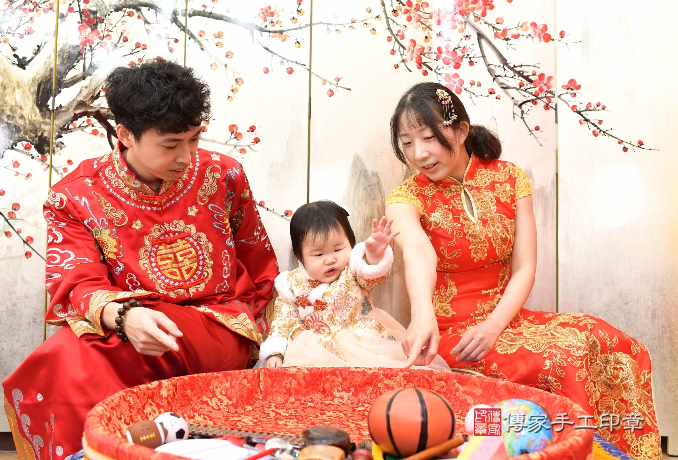 新北市永和區晞晞寶寶抓周推薦:傳家新北店抓周度脺中國風會場,嬰兒古禮抓周流程儀式吉祥話、抓周道具物品24種、拍照。抓周證書。2025.3.2,照片5 新北市永和區晞晞寶寶抓周推薦:傳家新北店抓周度脺中國風會場,嬰兒古禮抓周流程儀式吉祥話、抓周道具物品24種、拍照。抓周證書。2025.3.2,照片5